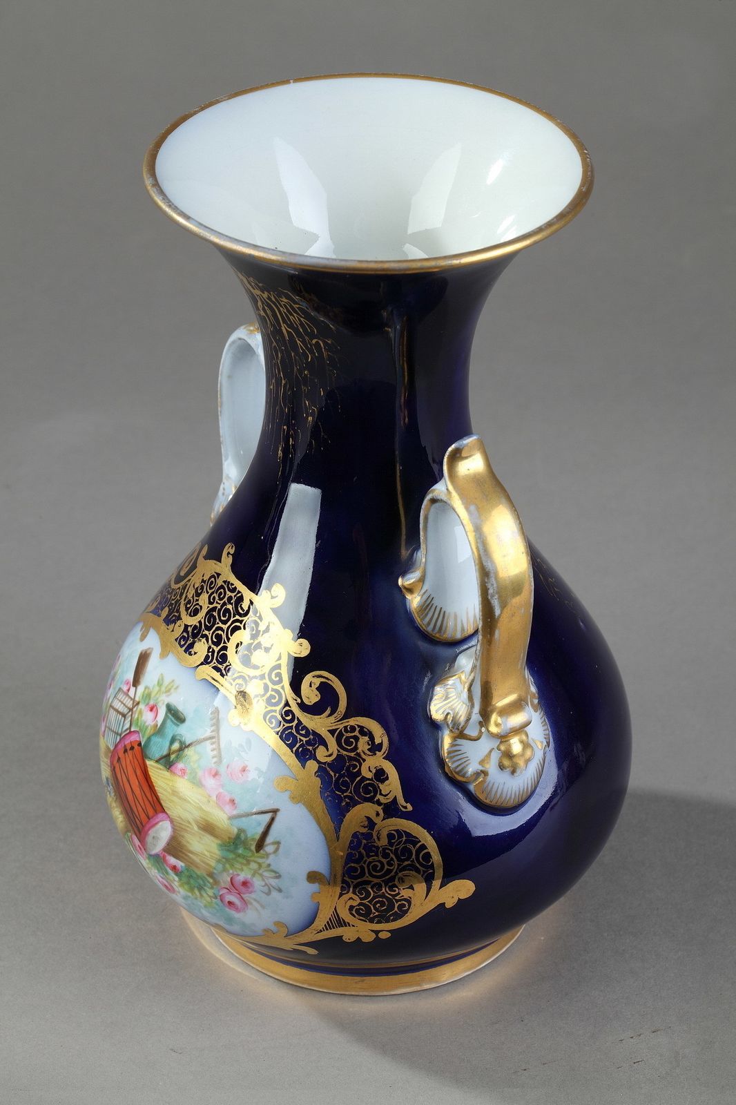 Décoration Paire de vases en porcelaine Valentine, milieu du XIXe siècle photo