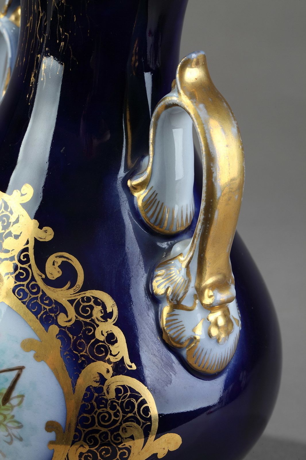 914.0 Paire de vases en porcelaine Valentine, milieu du XIXe siècle photo
