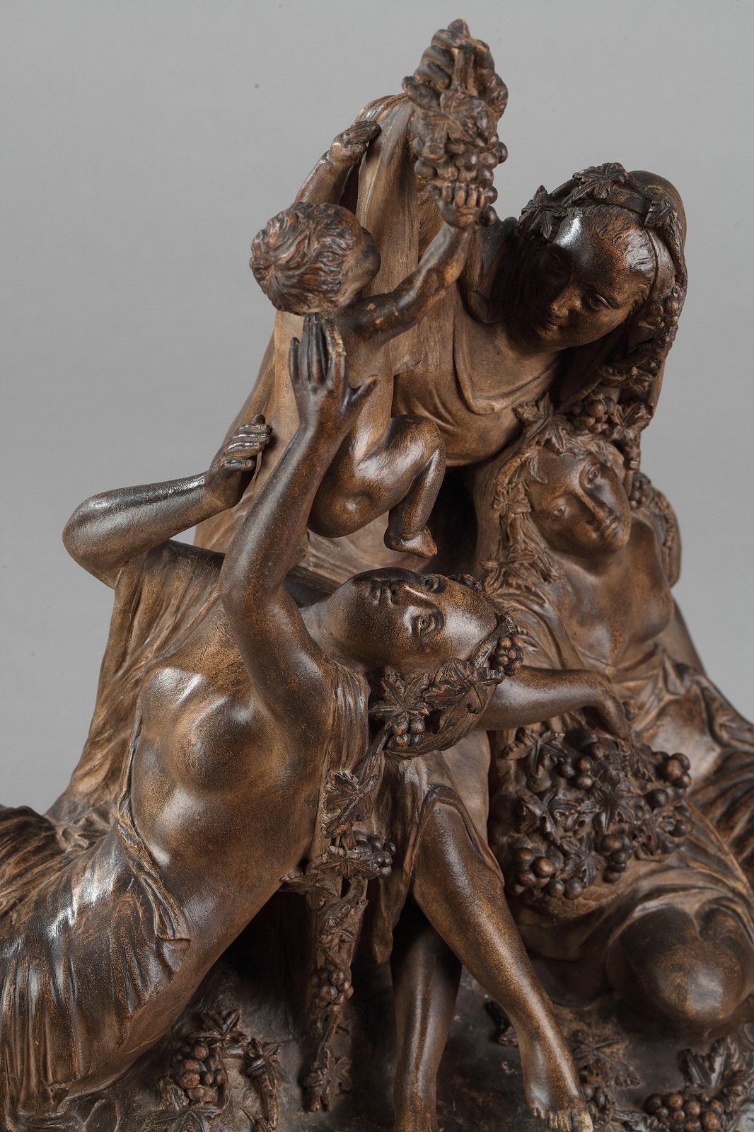 Groupe en terre cuite du XIXe siècle « Bacchus et les Bacchantes célébrant la vendange » photo buy