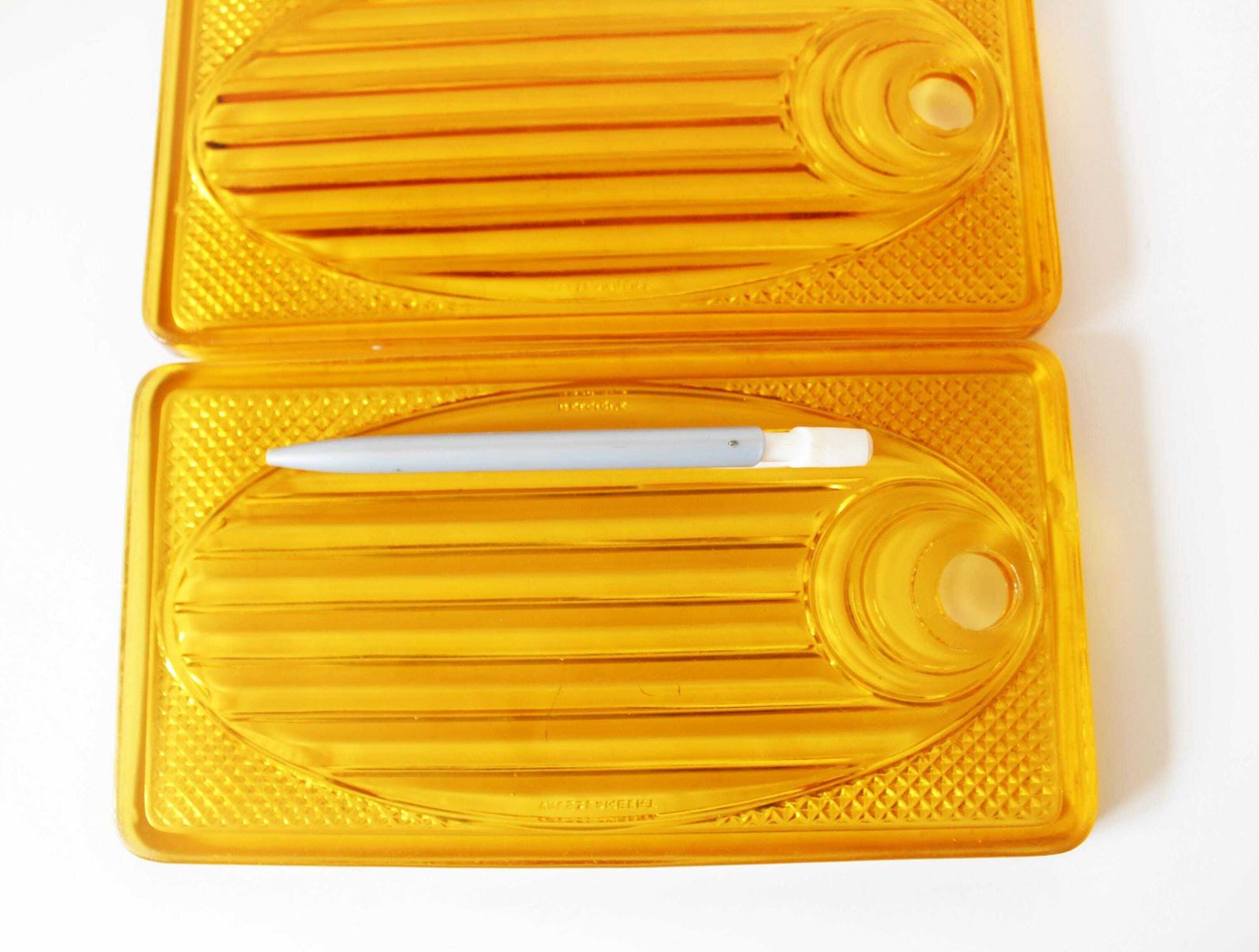 Rare Two Art Deco Pressed Glass Breakfast Plate Plaque, Val Saint Lambert Luxval, Amber Glass, Belgium Glass, Art Glass, Fish Design, Chips photo furniture