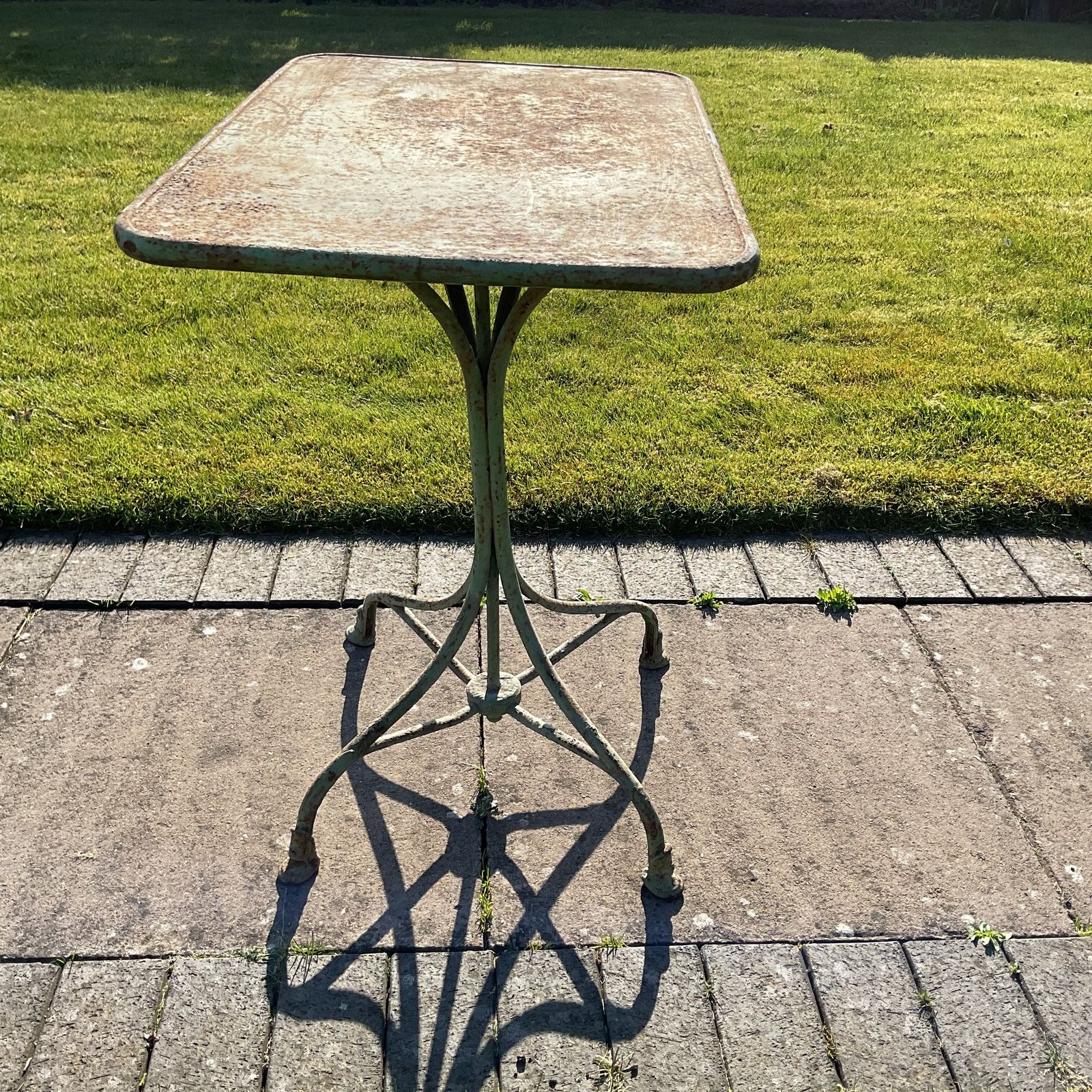 Arras Saint Sauveur Bistro Table photo vintage