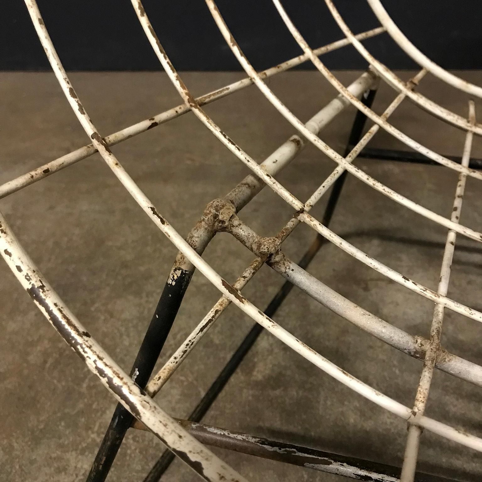 photo vintage Elegant 1960s Chair In Style Of Ferrari And Hardoy Plus Bertoia, Circa 1960