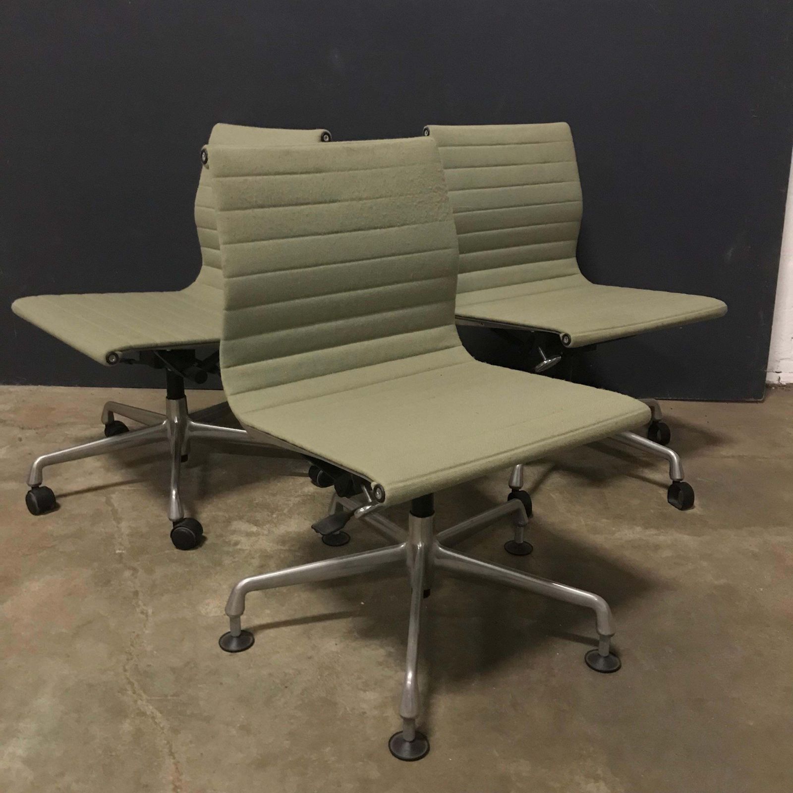 photo buy 1958 Ray And Charles Eames, Fabric, Adjust, Tilt, Office Chair 4 Wheels No Arms