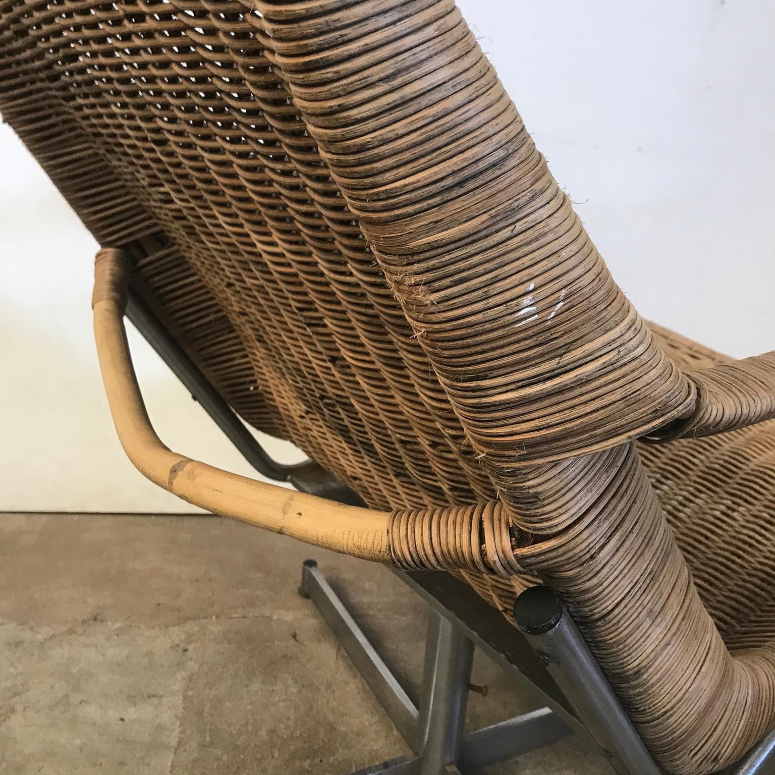 photo vintage 1961 Dirk Van Sliedregt, Rare 514 Original Wicker Lounge Chair With Chrome Base