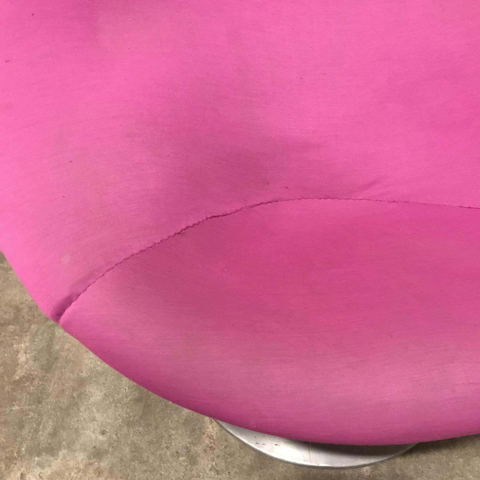 3371.0 1959, Pierre Paulin For Artifort, Early Globe Chair In Pink Fabric photo