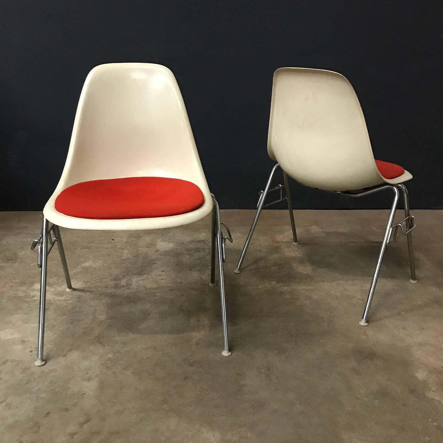 1948, Ray & Charles Eames For Herman Miller, Fiberglas Stacking Side Chair photo furniture