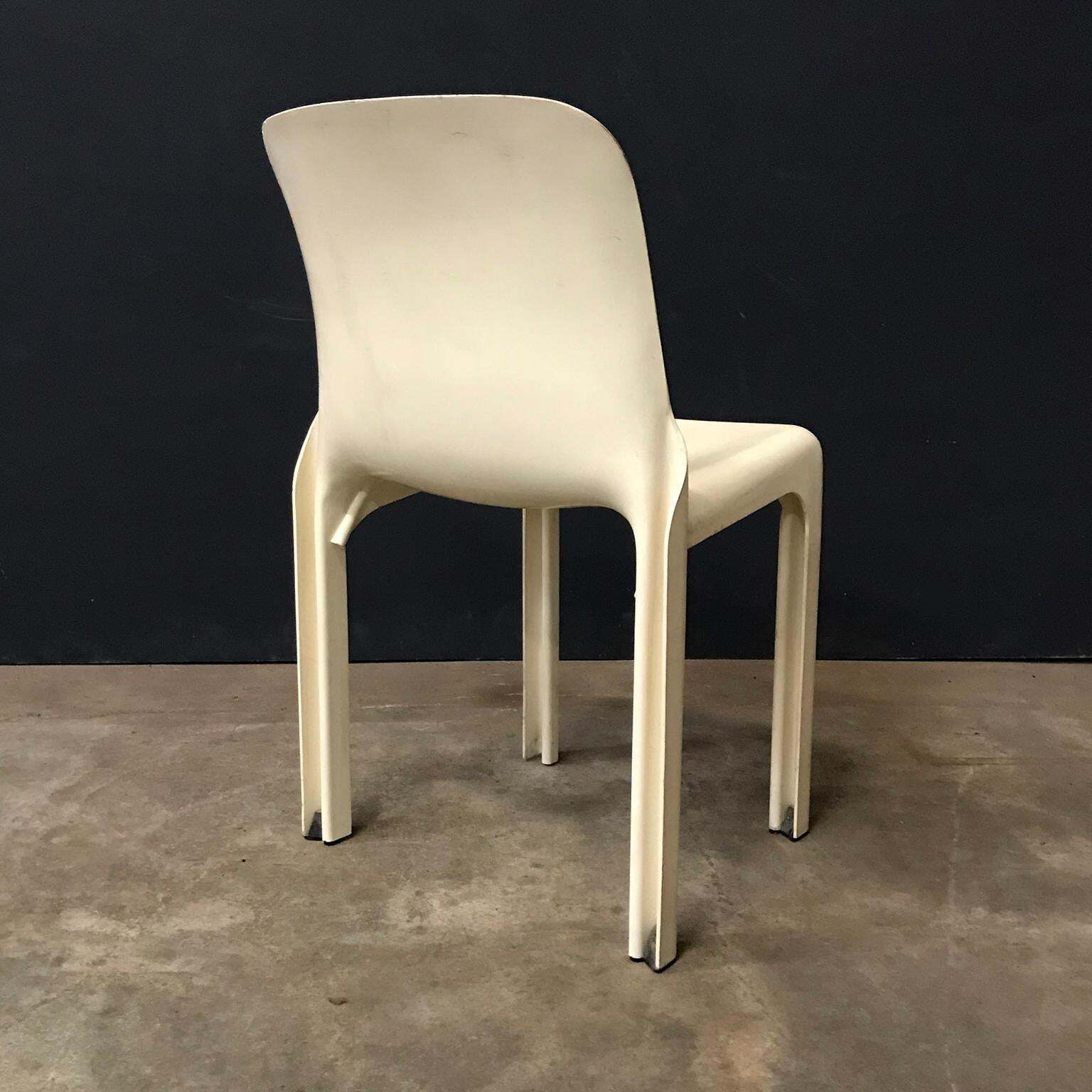 1969, Vico Magistretti For Artemide, Set Of Four White Selene Chairs photo vinterior