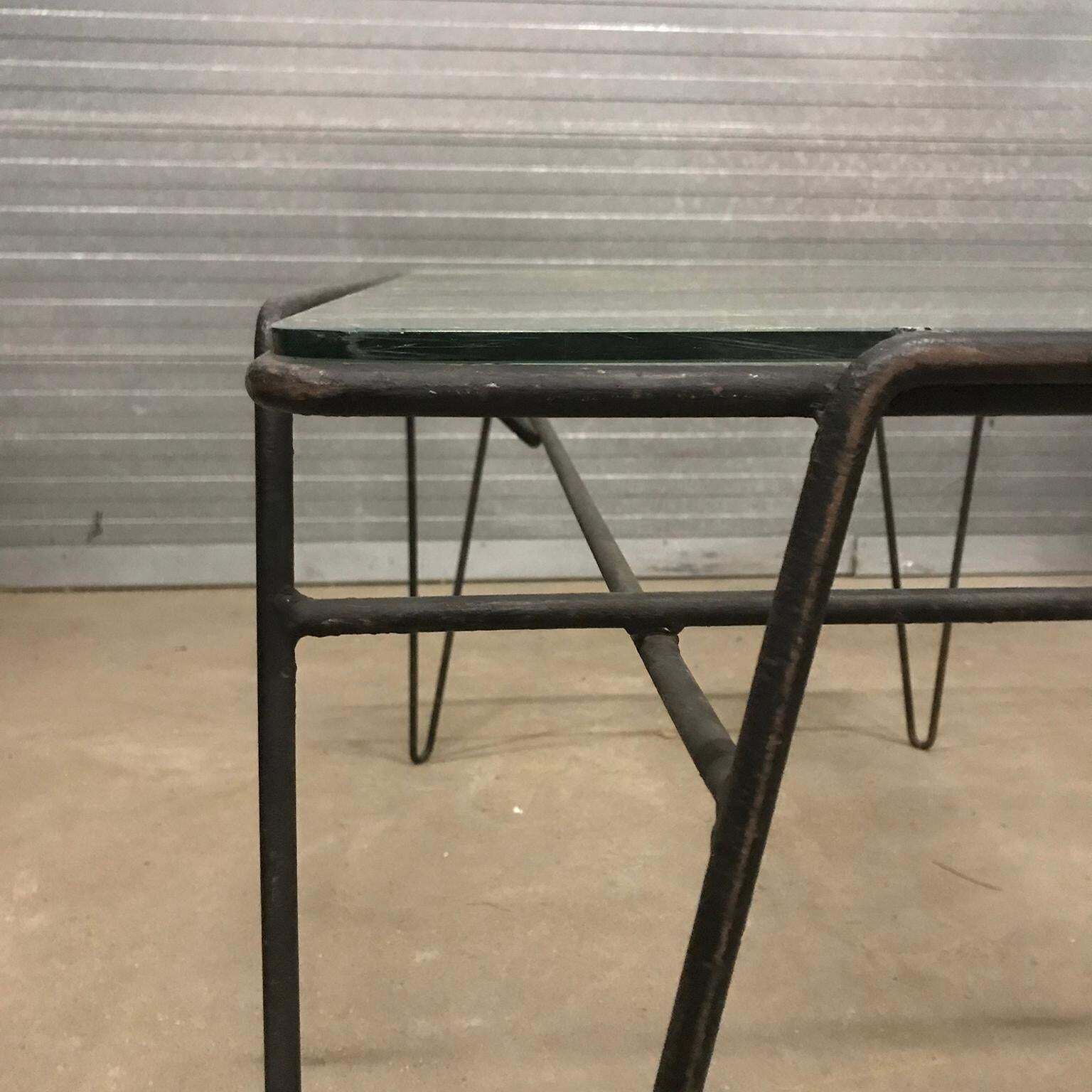 photo vintage Super Elegant Dining Table, Black Metal Hairpin Legs And Glass Top, Circa 1960