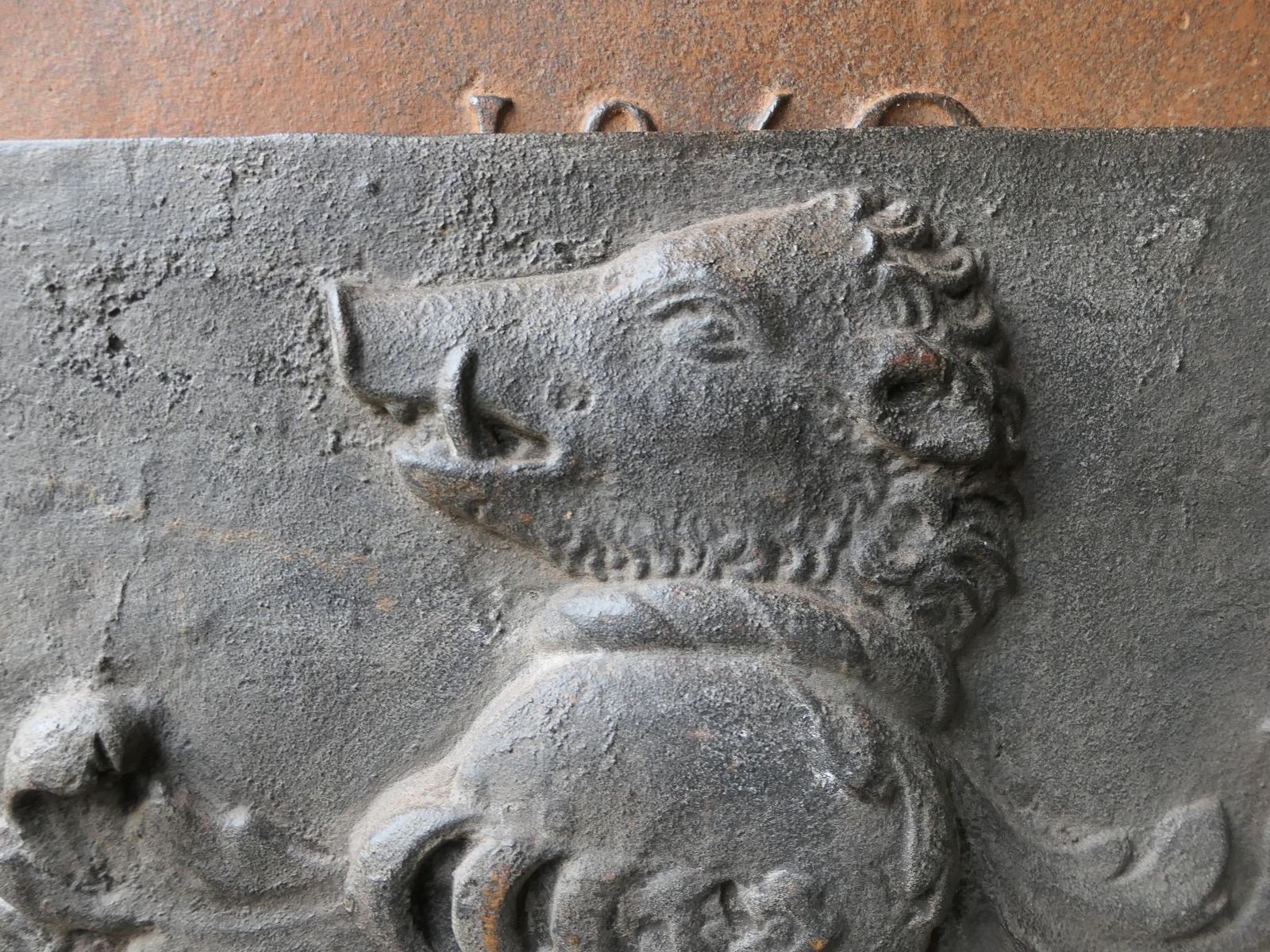 French Louis XIV Style 'Coat Of Arms' Fireback / Backsplash photo vinterior