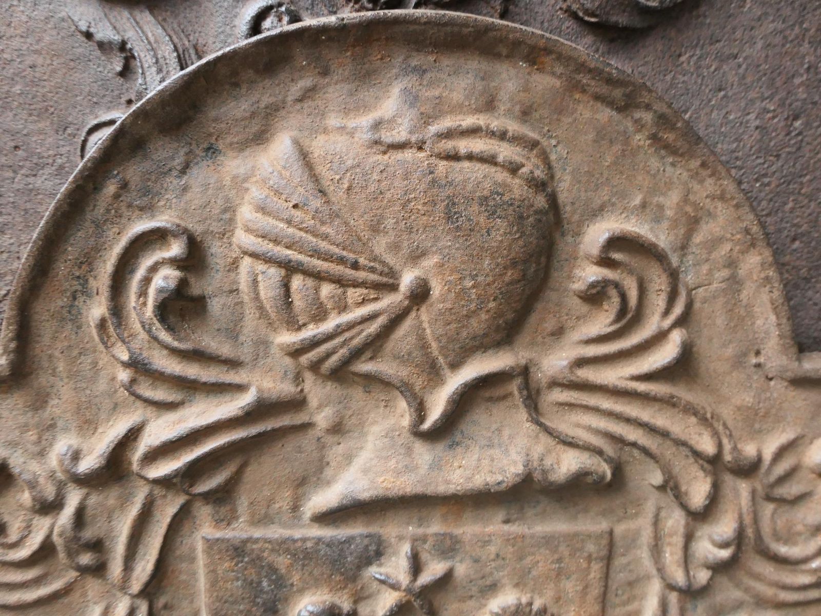 French Louis XIV Style 'Coat Of Arms' Fireback / Backsplash photo 405.0