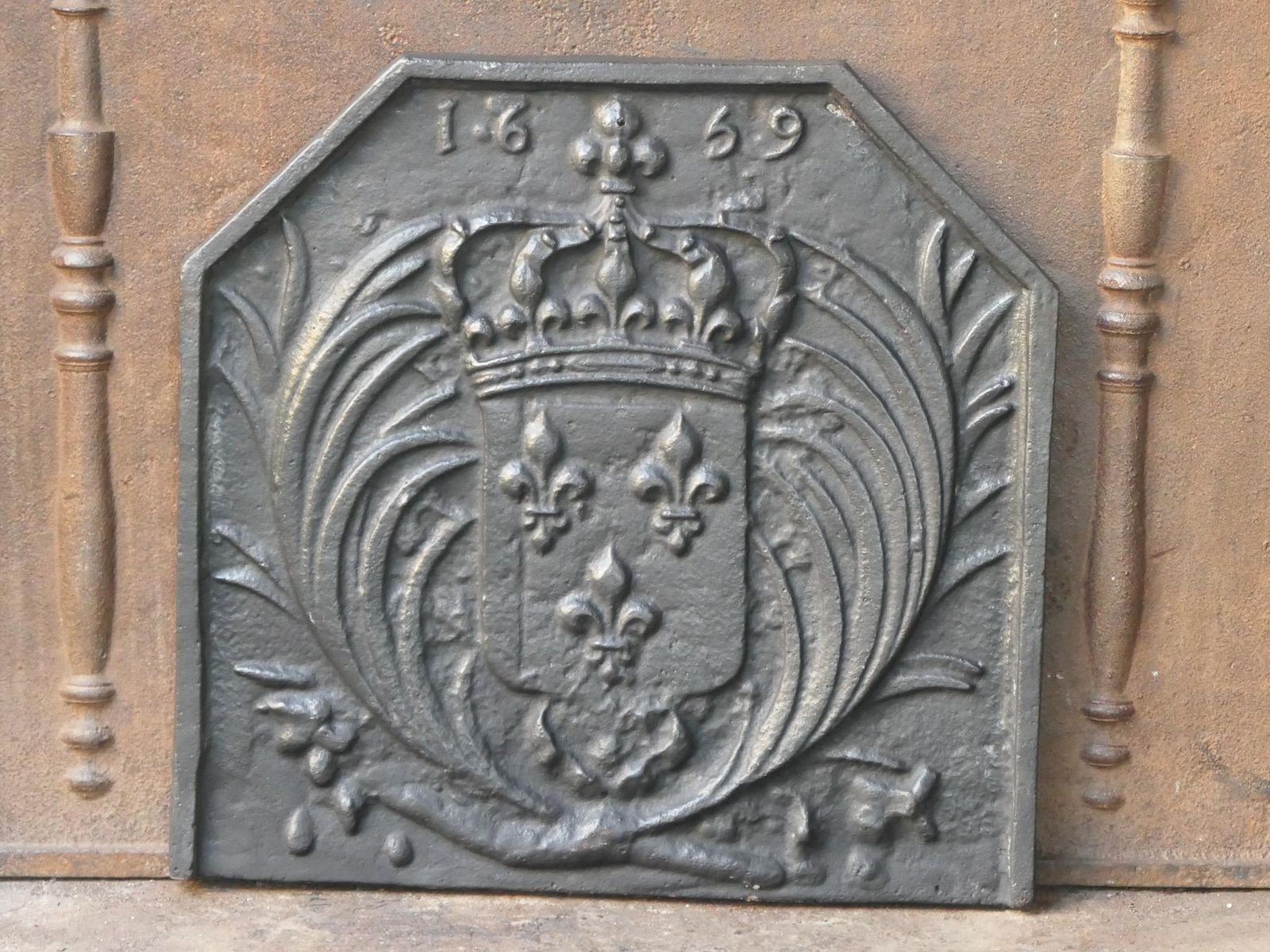 French Louis XIV Style 'Arms Of France' Fireback / Backsplash photo Home Fixtures