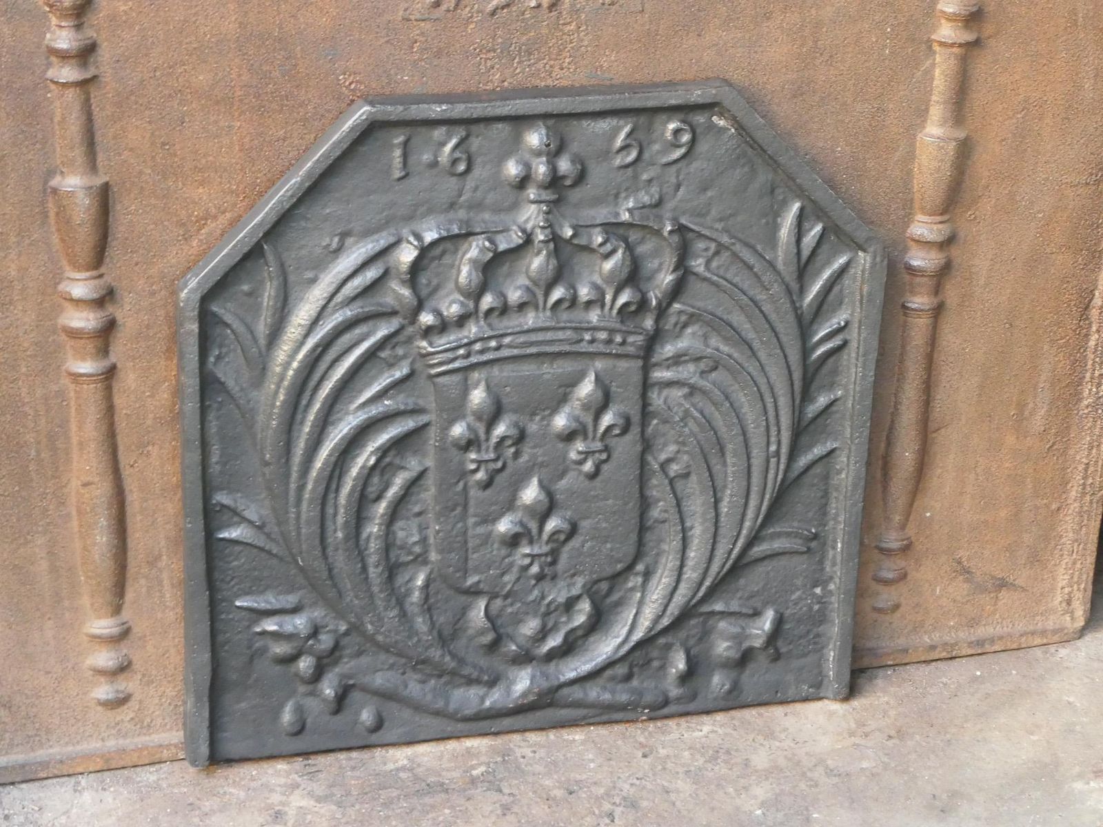 French Louis XIV Style 'Arms Of France' Fireback / Backsplash photo vinterior