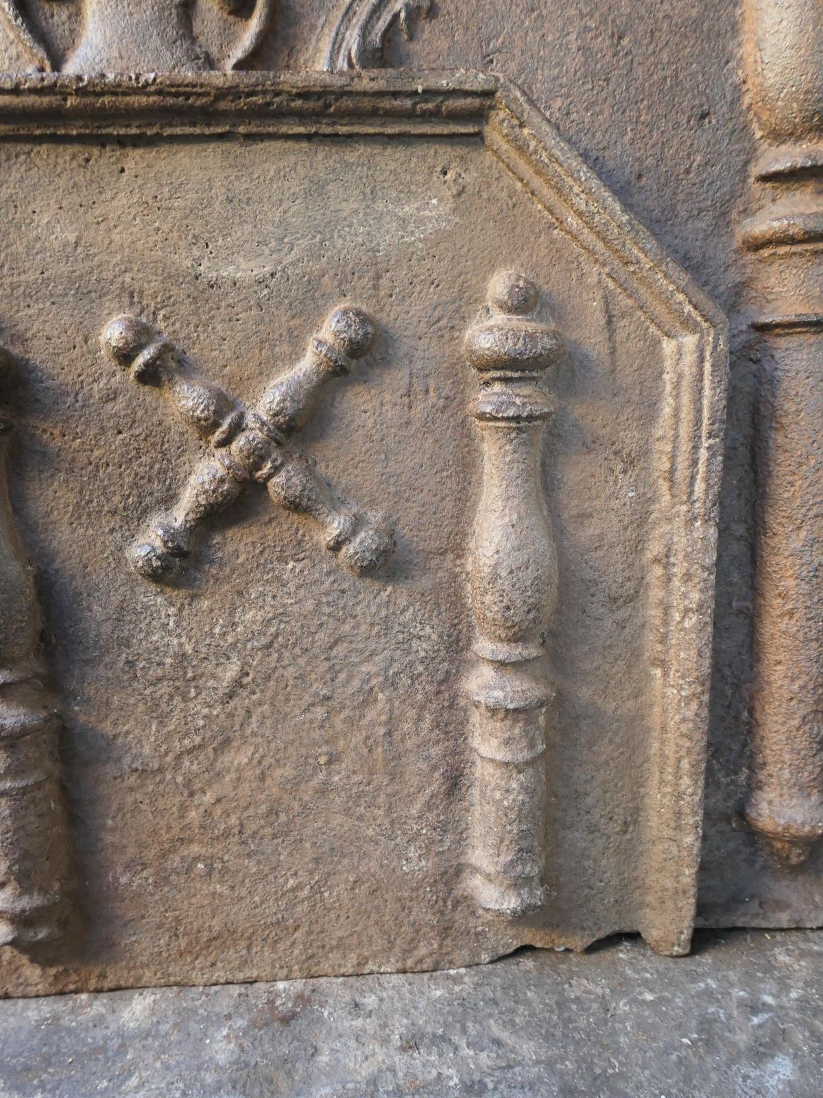 French Louis XIV 'Pillars With Saint Andrew's Cross' Fireback / Backsplash photo 380.0