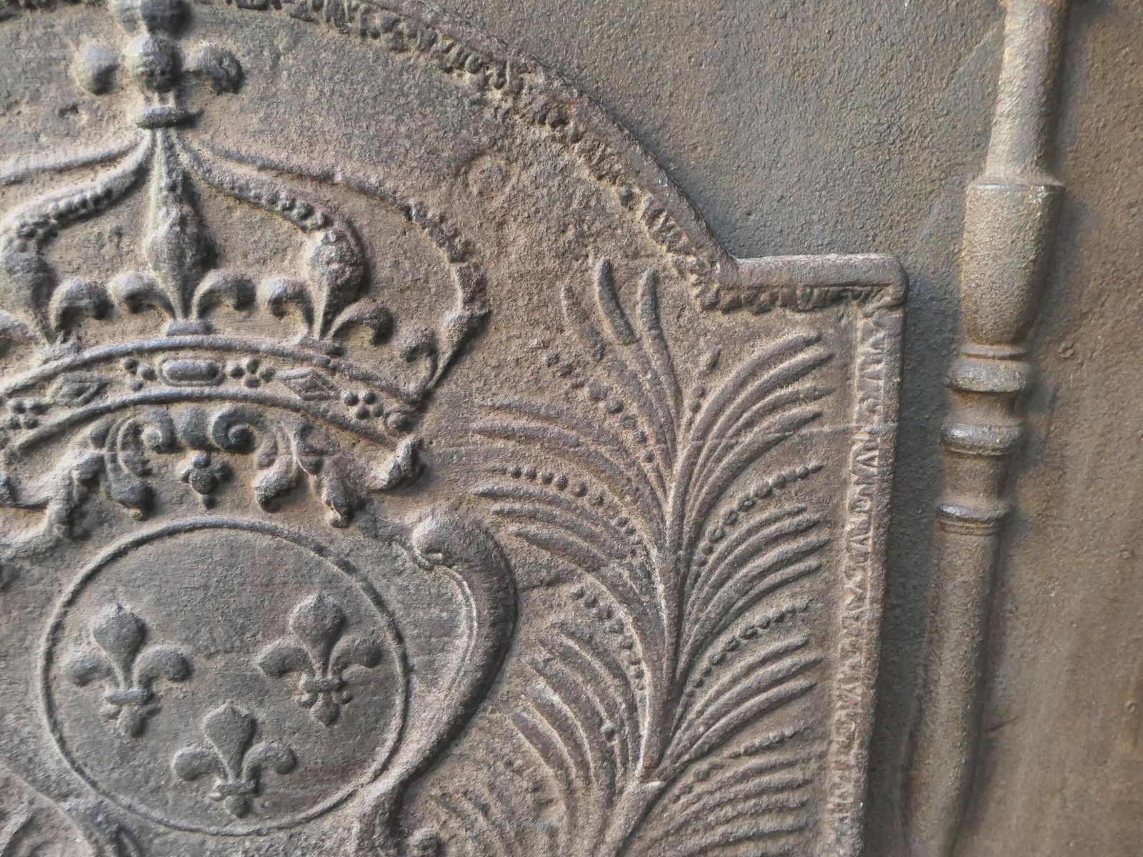 photo furniture 18th Century French Louis XV 'Arms Of France' Fireback / Backsplash