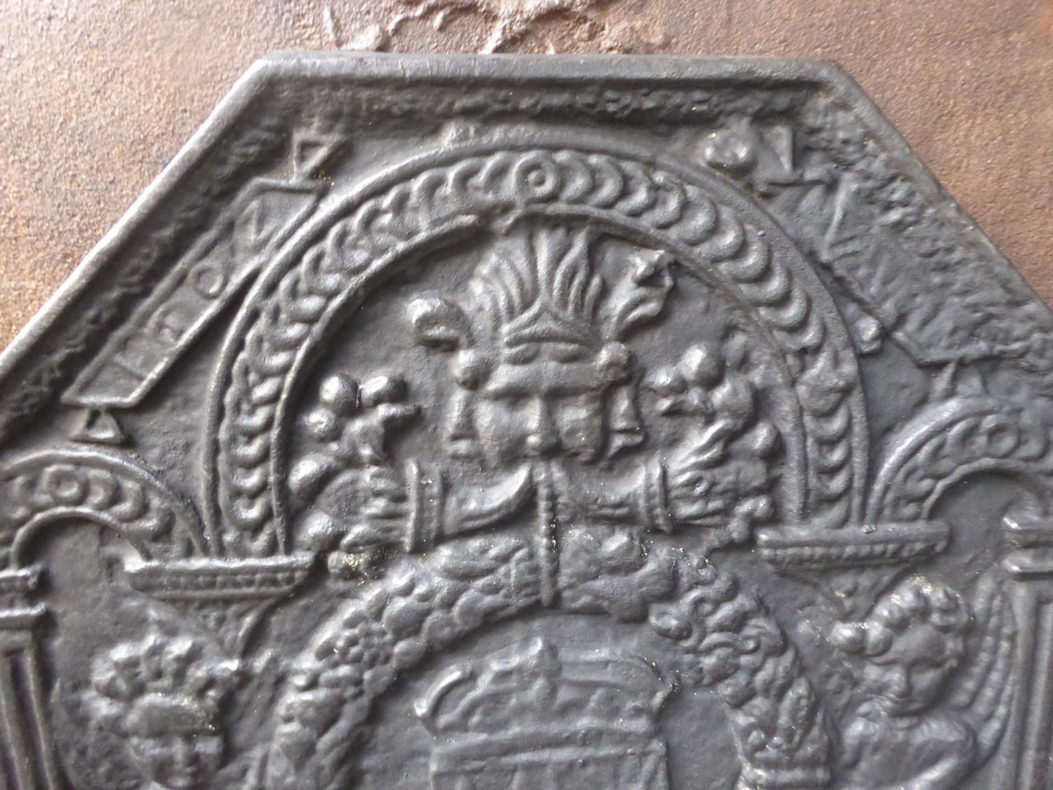 French Louis XIV Style 'Coat Of Arms' Fireback / Backsplash photo 491.0
