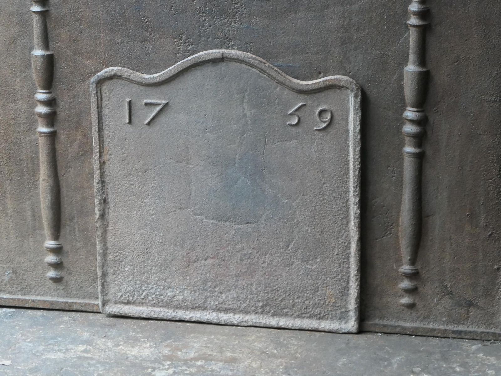 photo furniture 18th Century French Louis XV Period Fireback / Backsplash