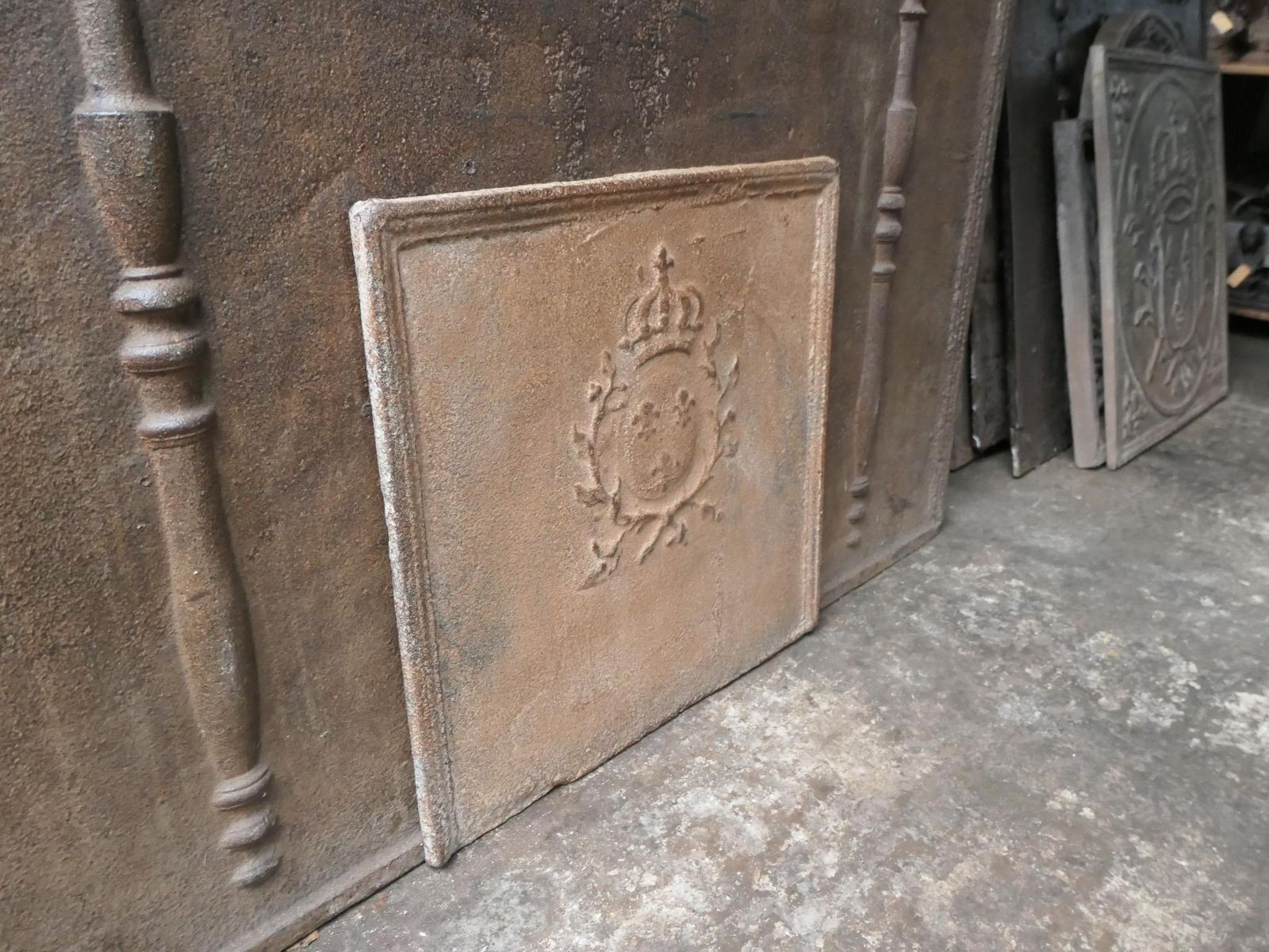 Home Fixtures 18th Century French Louis XV Period 'Arms Of France' Fireback / Backsplash photo
