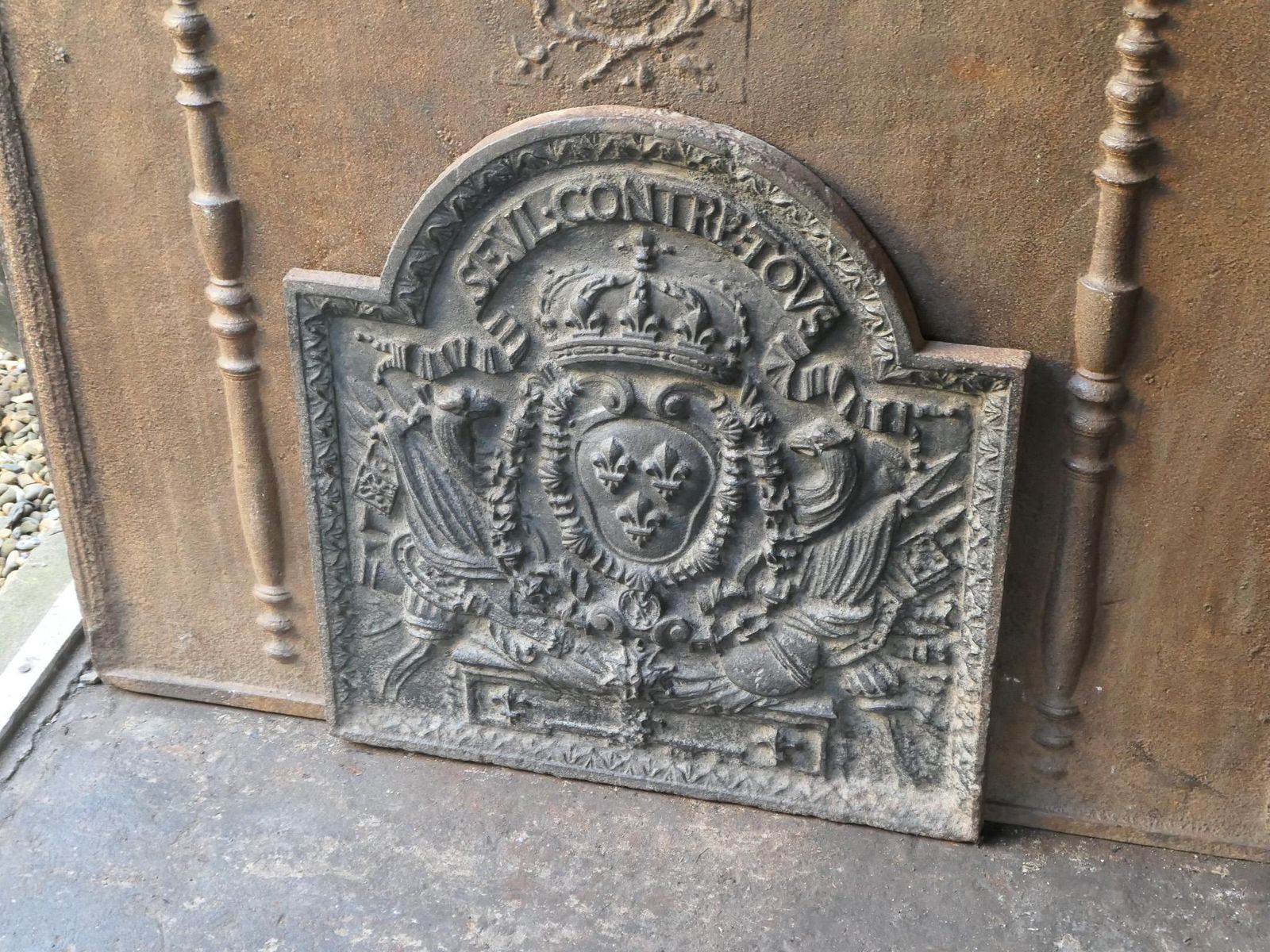 Antique French Fireback / Backsplash With The Arms Of France, 18th Century photo vinterior