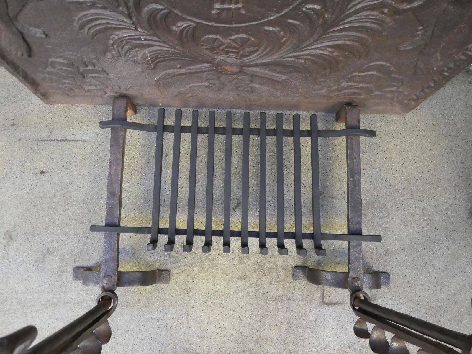 photo vinterior French Louis XV Period Fireplace Grate Or Fire Basket, 18th Century