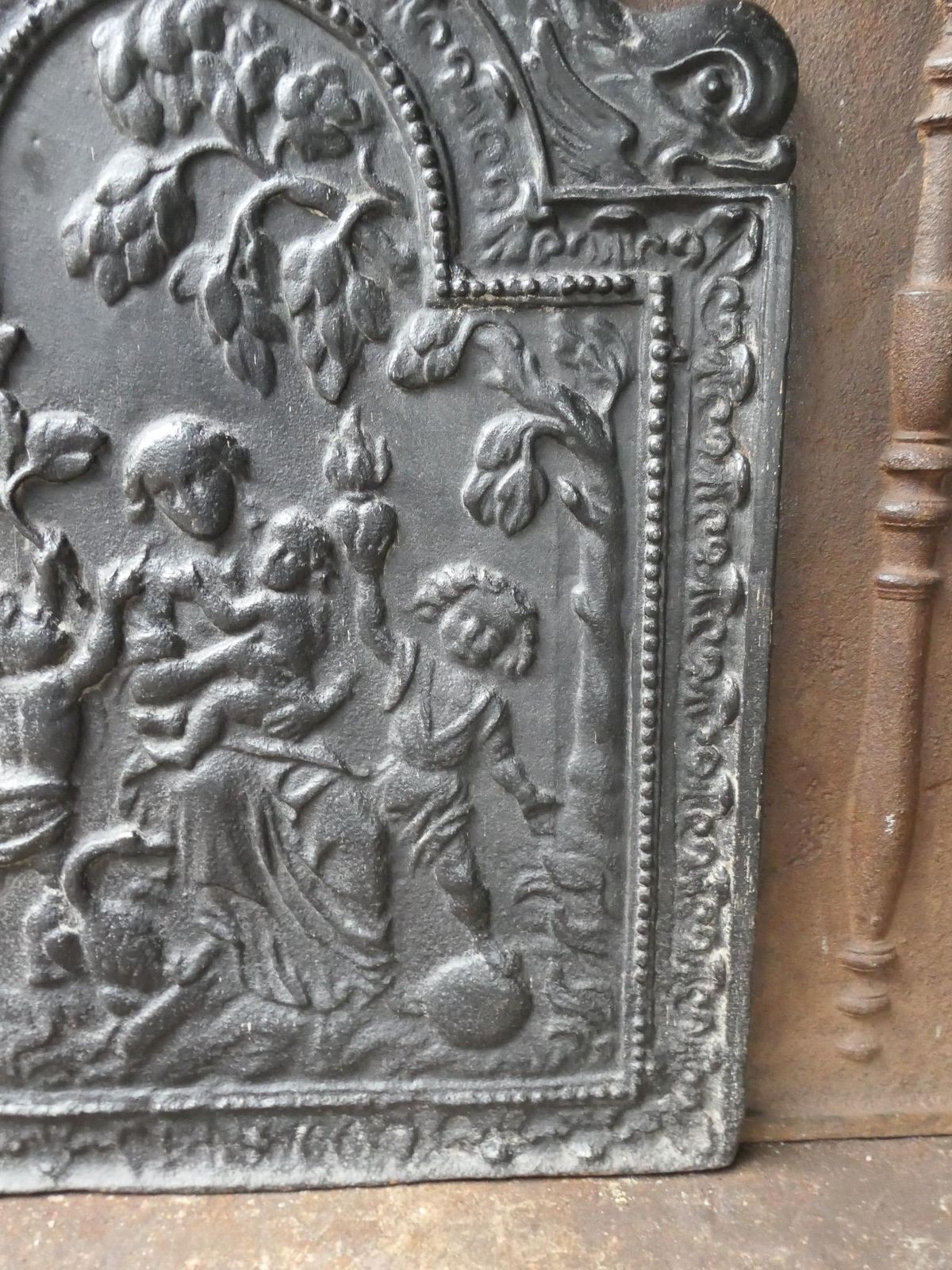 photo vinterior 17th Century French Louis XIV 'Caritas' Fireback / Backsplash
