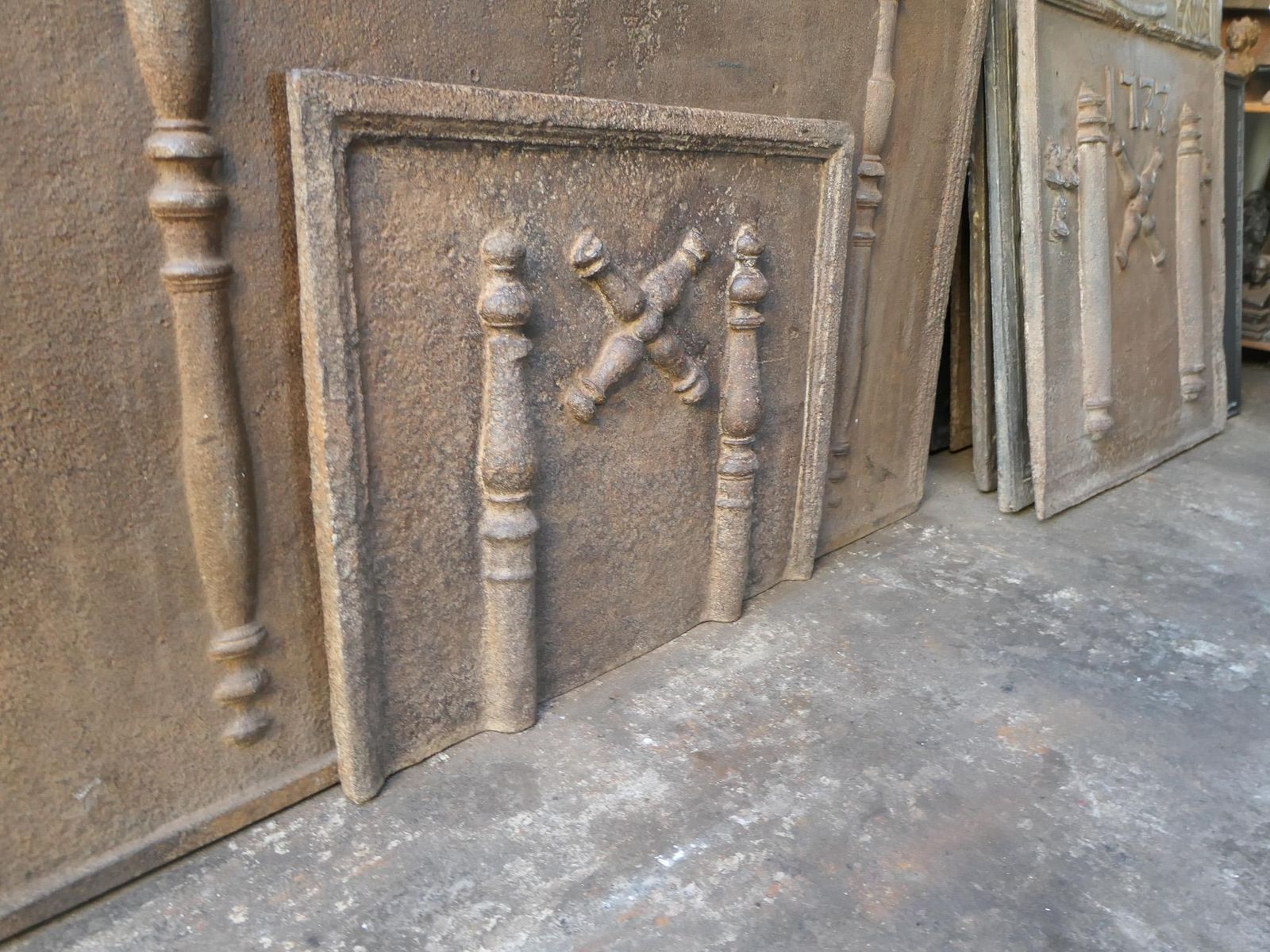 Home Fixtures 18th C. Louis XIV 'Pillars With Saint Andrew's Cross' Fireback / Backsplash photo