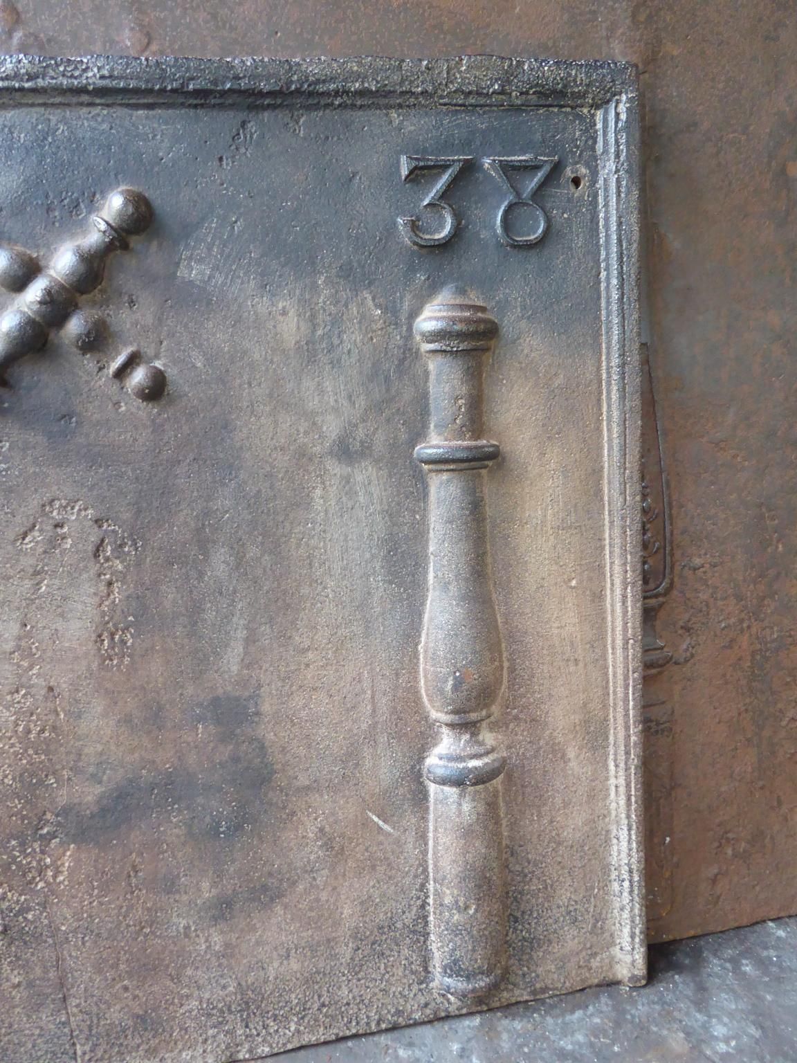 photo furniture 18th Century French 'Pillars With Saint Andrew's Cross' Fireback / Backsplash