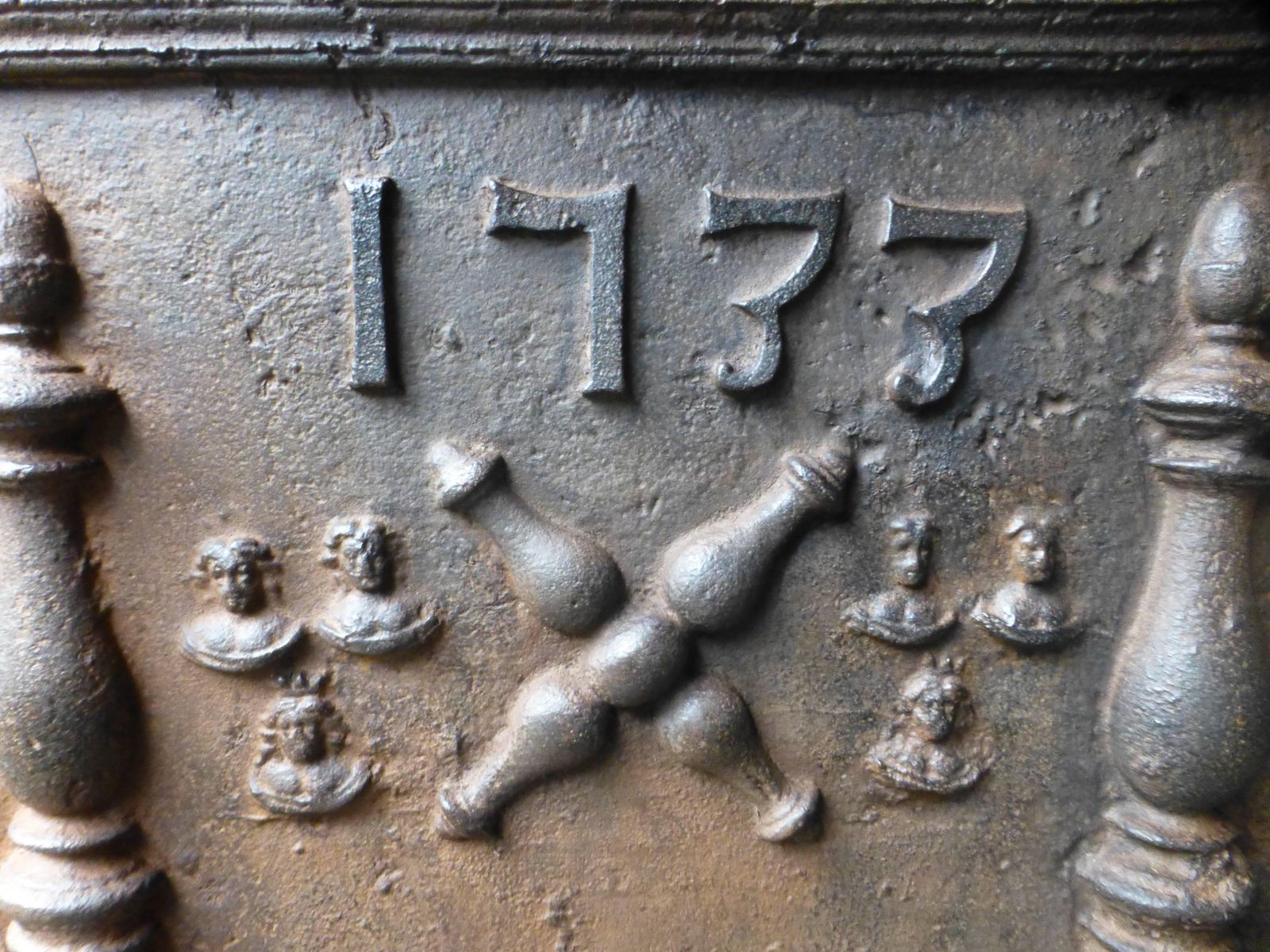 18th Century French 'Pillars Of Hercules' Fireback / Backsplash photo 1173.0
