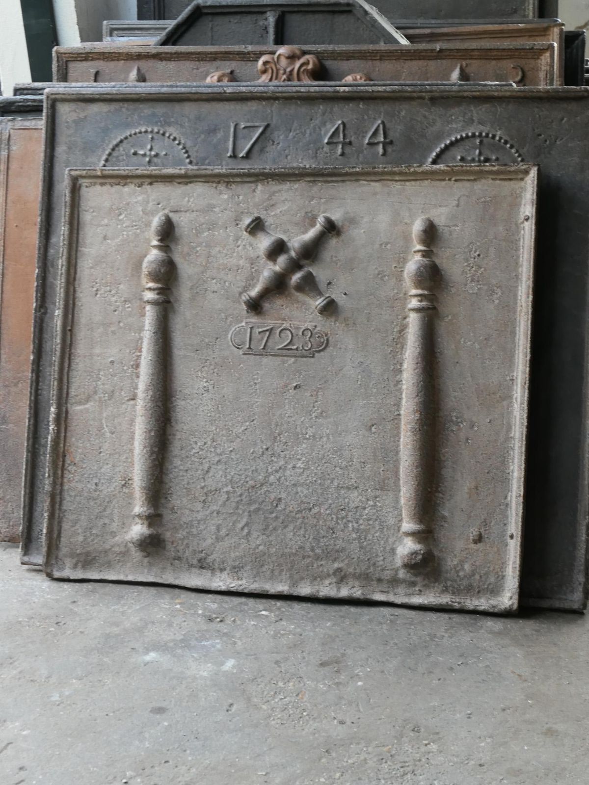 photo furniture Antique Louis XIV 'Pillars With Saint Andrew's Cross' Fireback / Backsplash