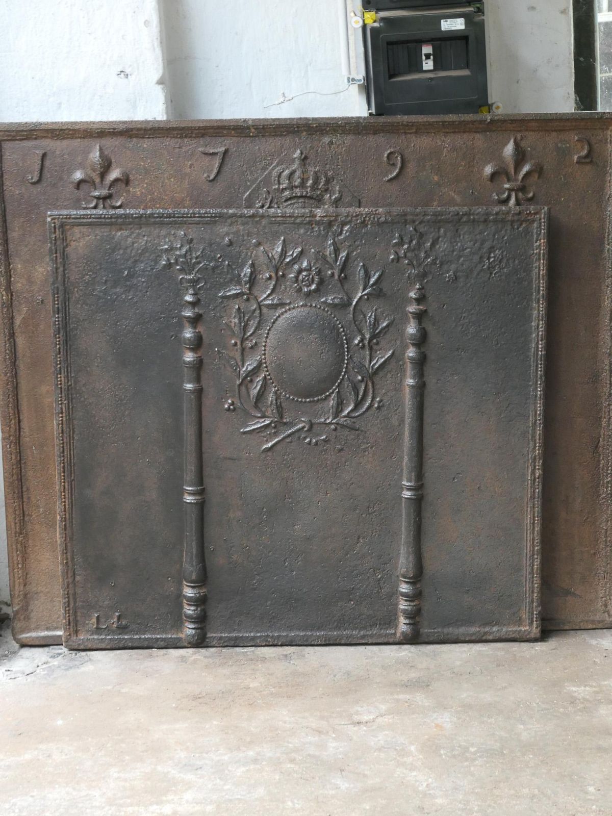 Beautiful Antique French Neoclassical Fireback / Backsplash, 18th   19th Century photo furniture