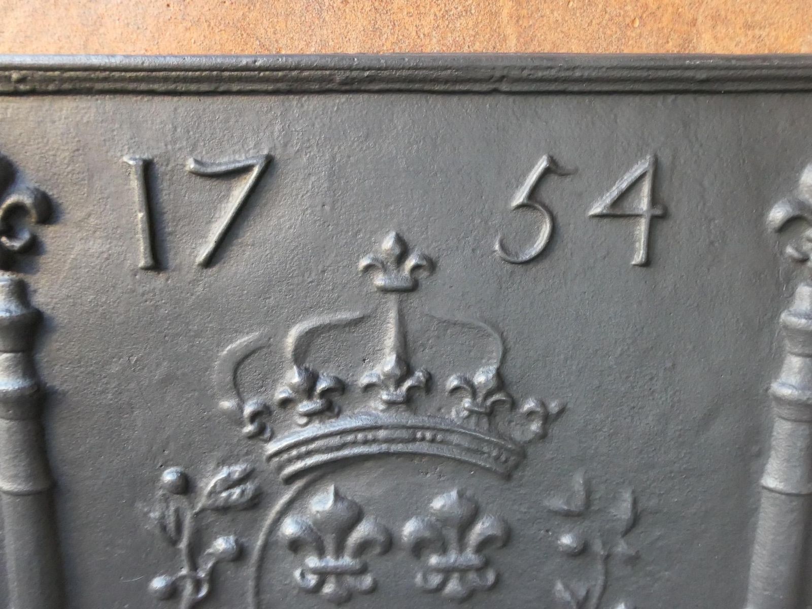 photo furniture 18th Century French Louis XIV 'Arms Of France' Fireback / Backsplash, Dated 1754