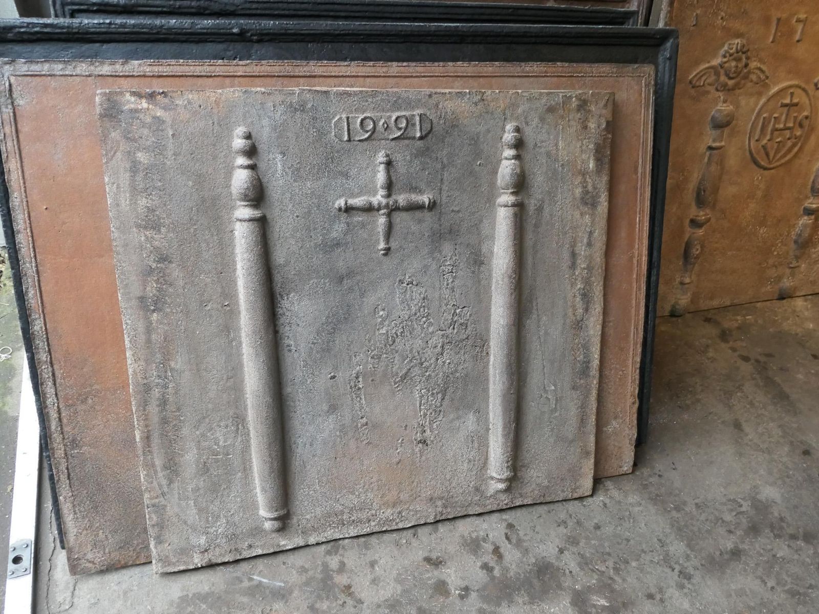 Antique Louis XIV 'Pillars With Saint Andrew's Cross' Fireback / Backsplash photo 1258.0