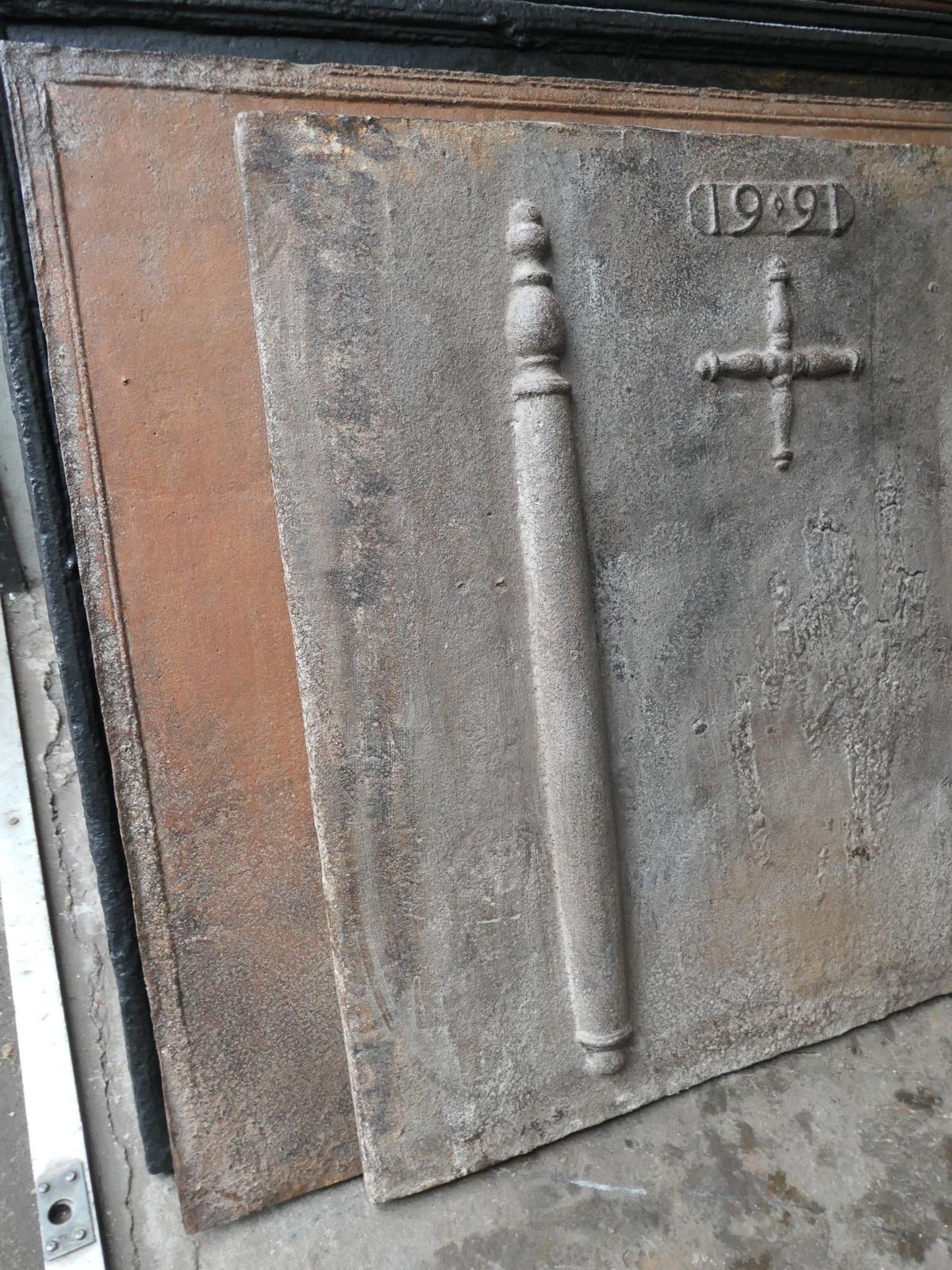 photo furniture Antique Louis XIV 'Pillars With Saint Andrew's Cross' Fireback / Backsplash