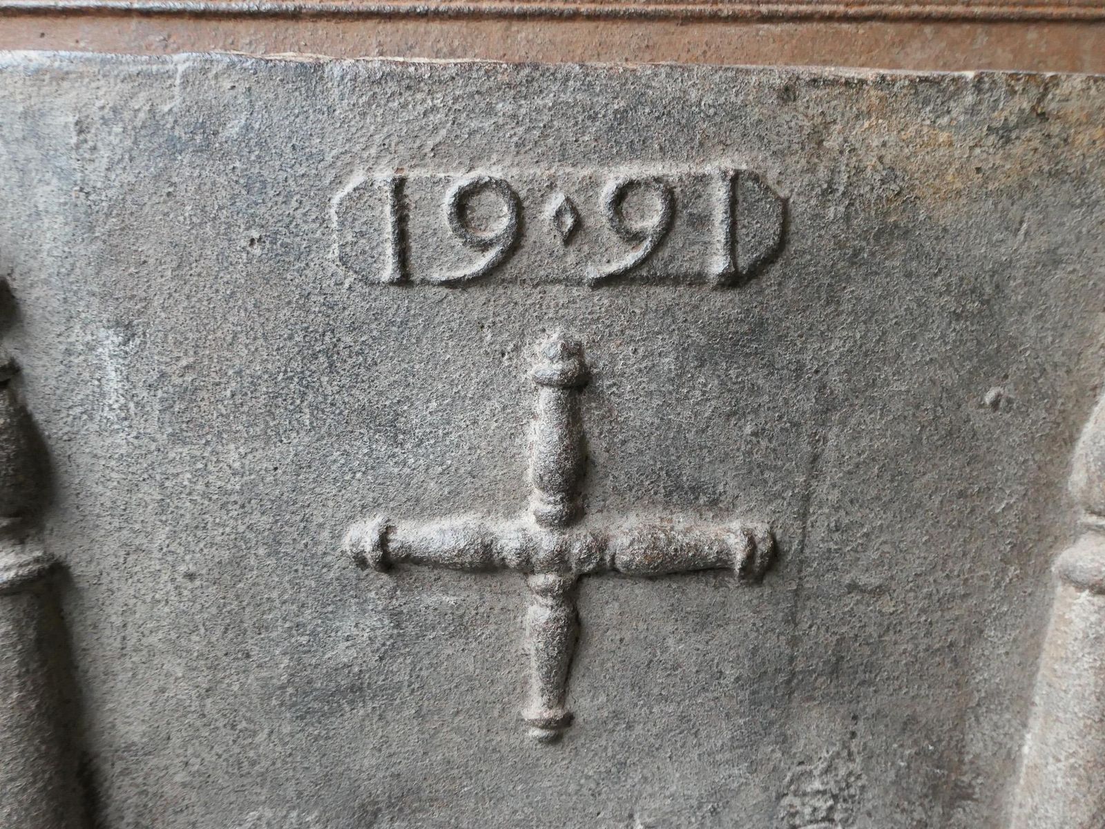 1258.0 Antique Louis XIV 'Pillars With Saint Andrew's Cross' Fireback / Backsplash photo