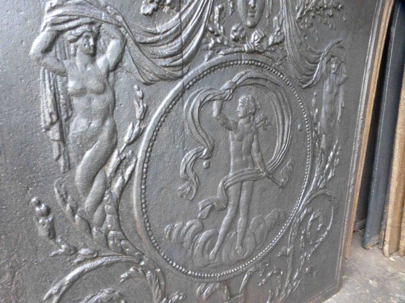 Antique French Fireback / Backsplash With The Goddess Venus, 18th Century photo vinterior