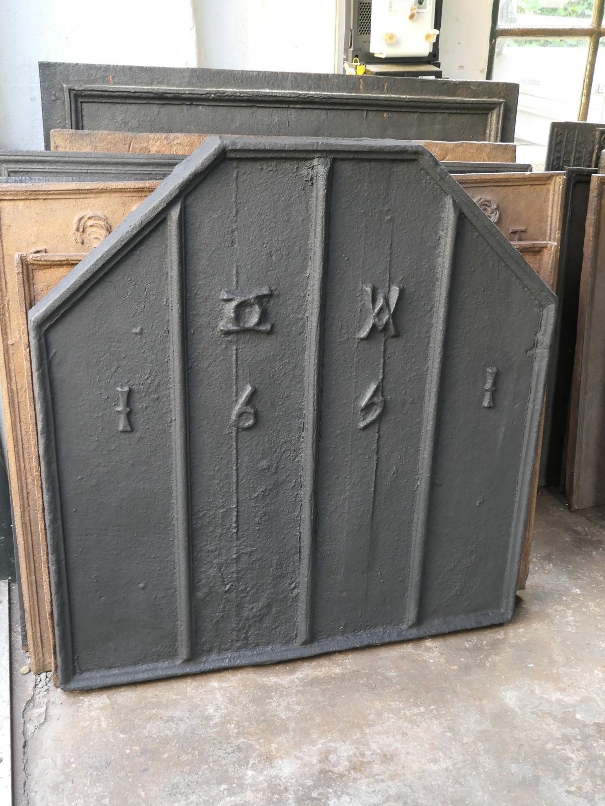 French Louis XIII Style 'Coat Of Arms' Fireback / Backsplash photo 1088.0