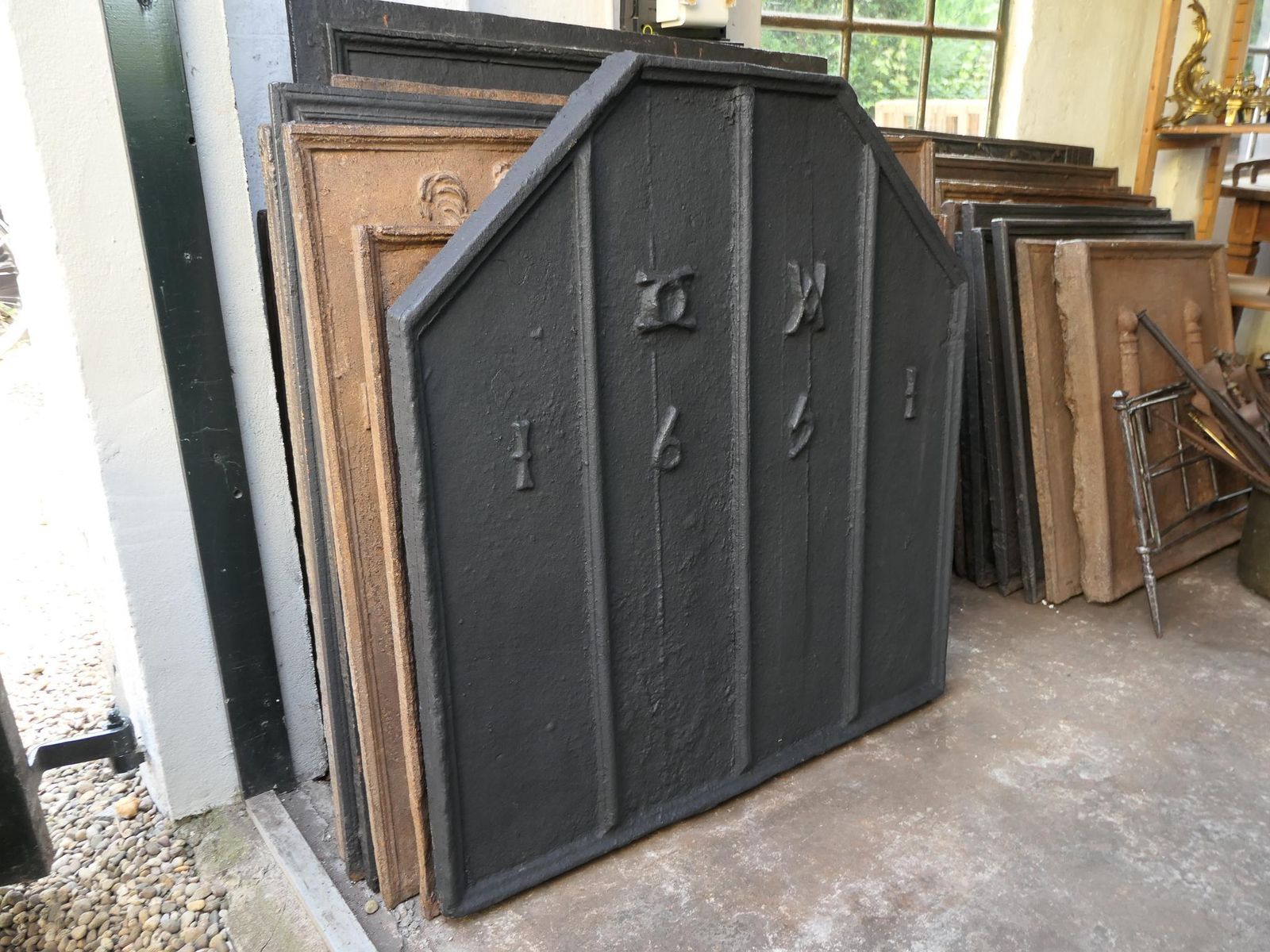 photo furniture French Louis XIII Style 'Coat Of Arms' Fireback / Backsplash