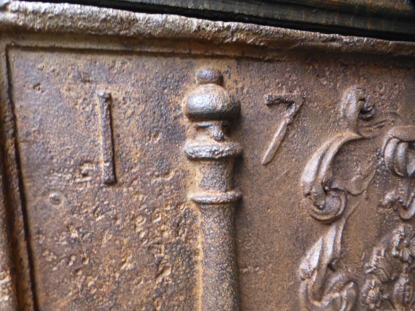 Magnificent French 'Coat Of Arms' Fireback / Backsplash, Dated 1720 photo for sale