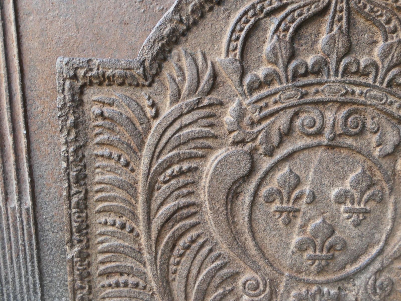 Home Fixtures 18th Century French Louis XV 'Arms Of France' Fireback / Backsplash photo