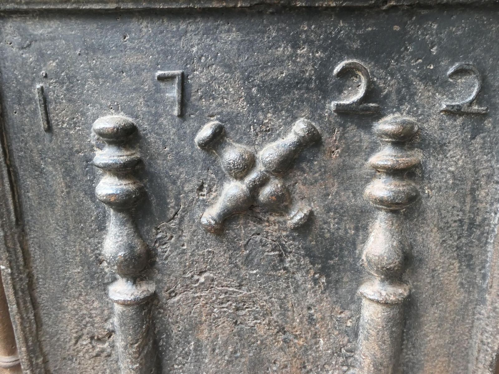 photo furniture 18th C. Louis XIV 'Pillars With Saint Andrew's Cross' Fireback / Backsplash