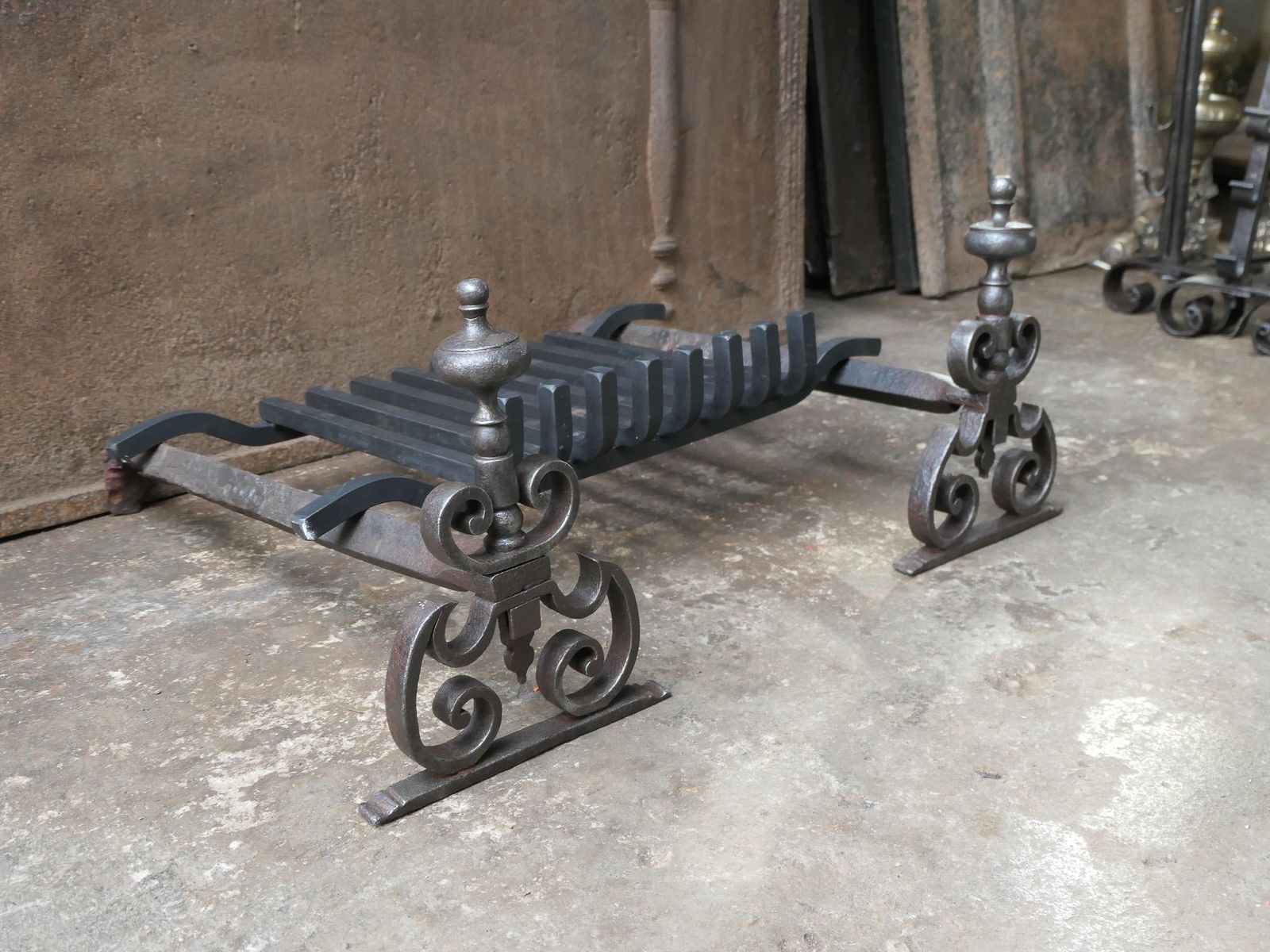 photo vinterior French Louis XV Period Fireplace Grate Or Fire Basket, 18th Century