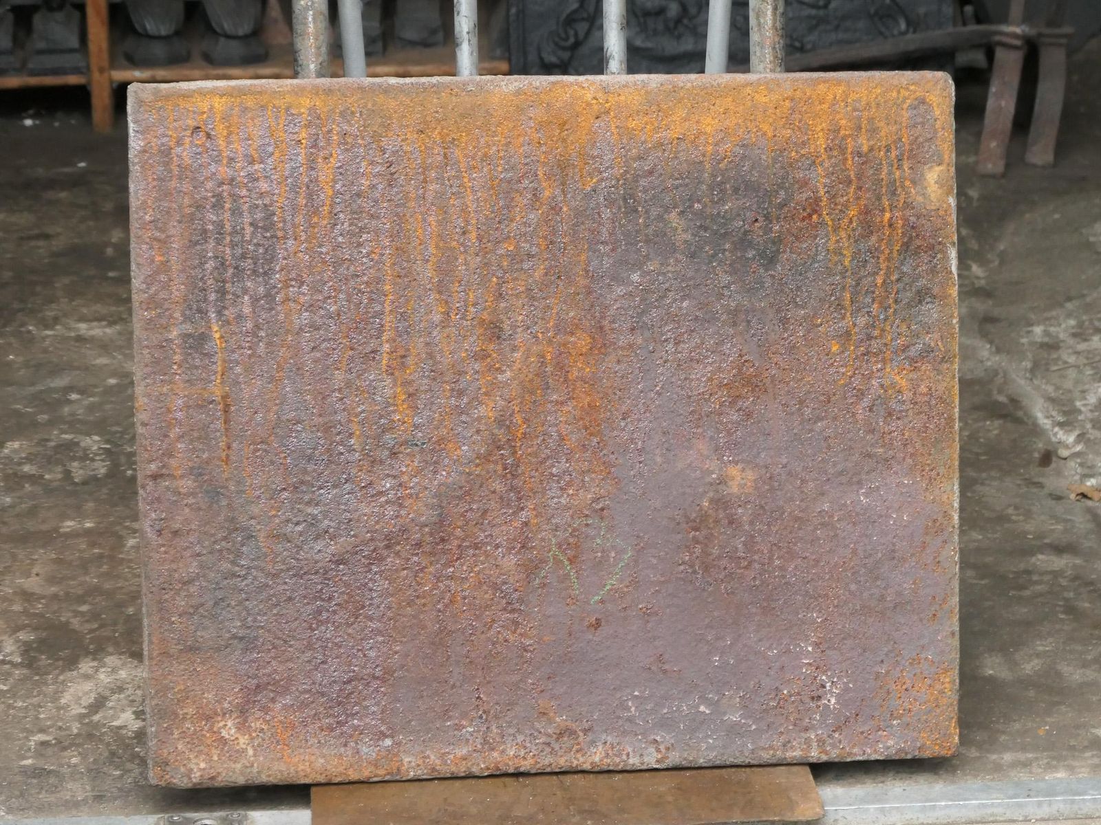 photo vinterior 18th C. French Louis XV Fireback / Backsplash With Pillars And Fleur De Lys