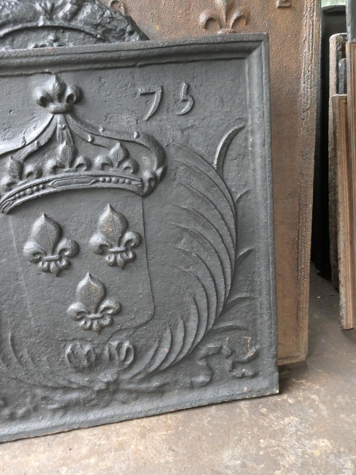 Home Fixtures 17th Century French Louis XIV 'Arms Of France' Fireback / Backsplash photo