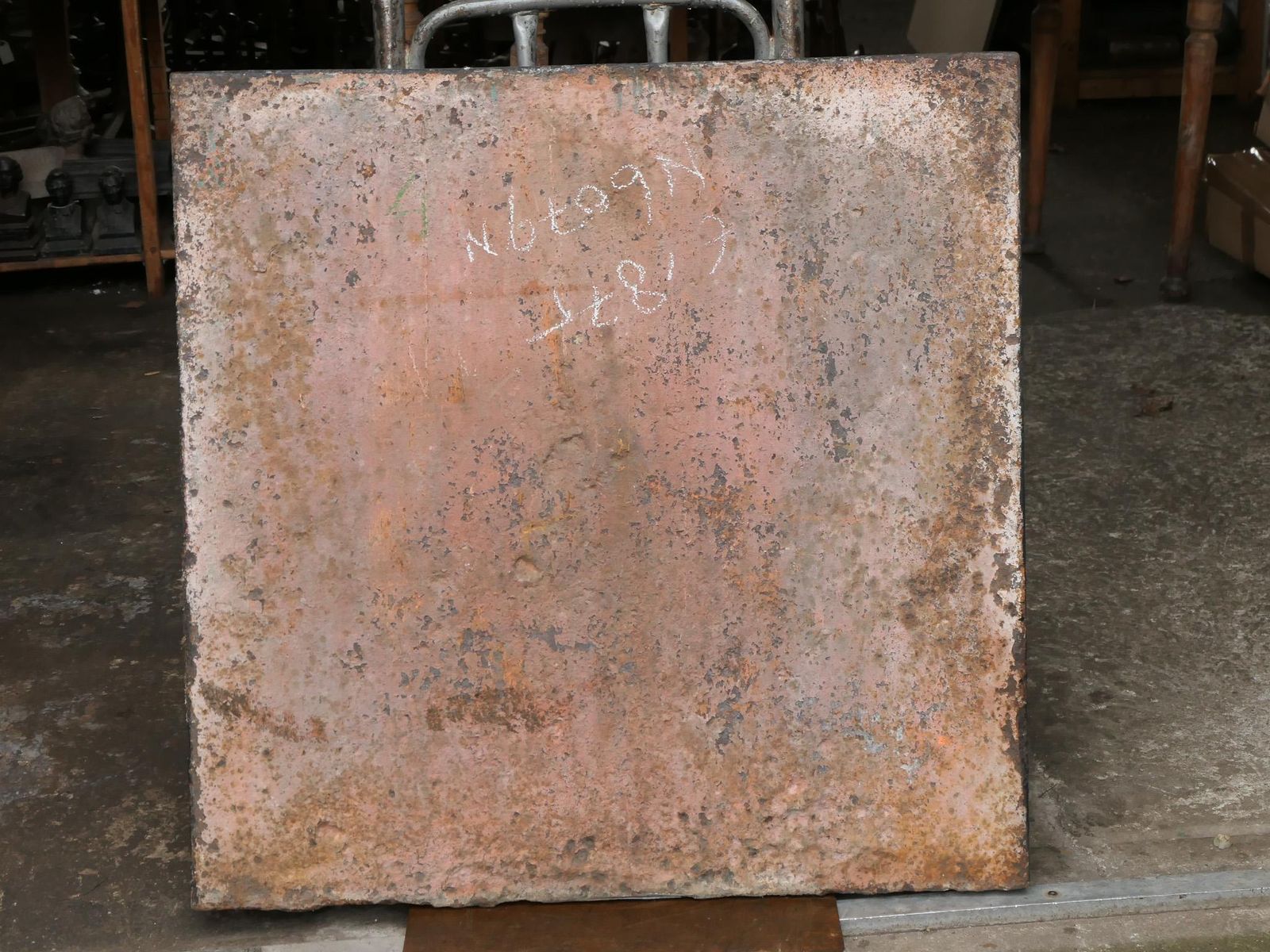 photo vinterior 17th Century French Louis XIV 'Arms Of France' Fireback / Backsplash