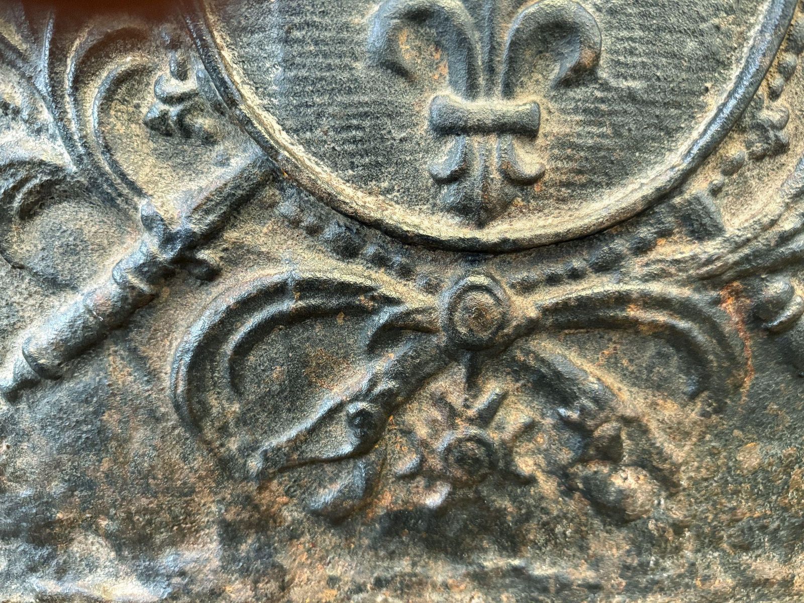 photo furniture French Louis XV Style 'Arms Of France' Fireback / Backsplash