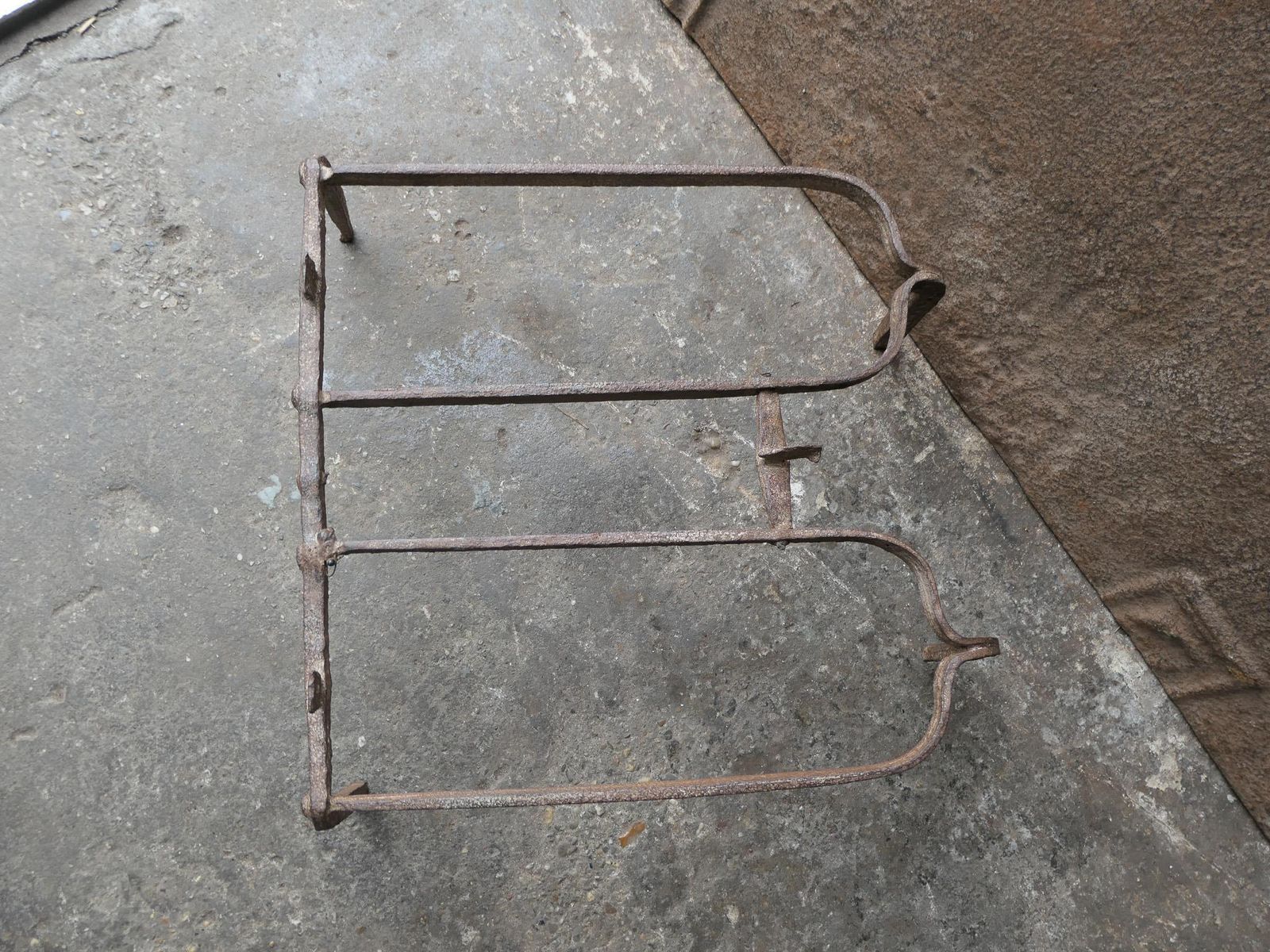 photo vinterior French 17th 18th Century Louis XIV Trivet