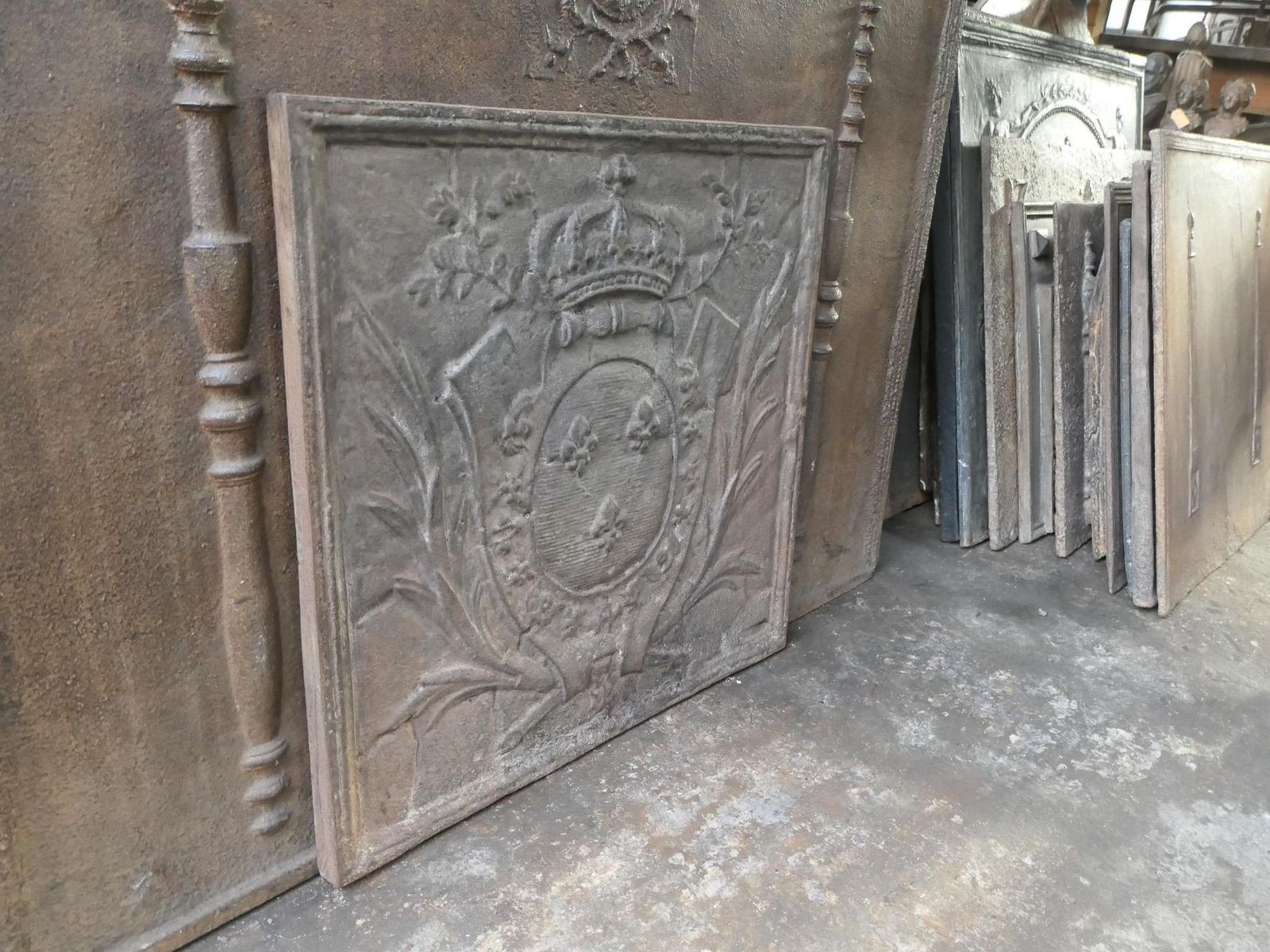 photo vintage French Louis XV Style 'Arms Of France' Fireback / Backsplash