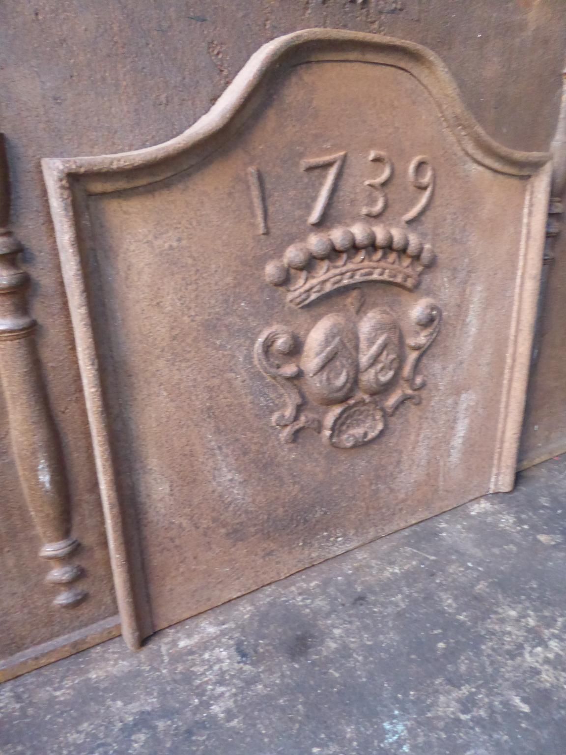French Louis XIV Style 'Coat Of Arms' Fireback / Backsplash photo vinterior