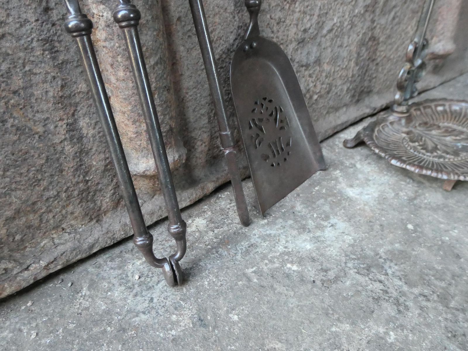 photo vinterior Small 19th C. English Victorian Fireplace Companion Set