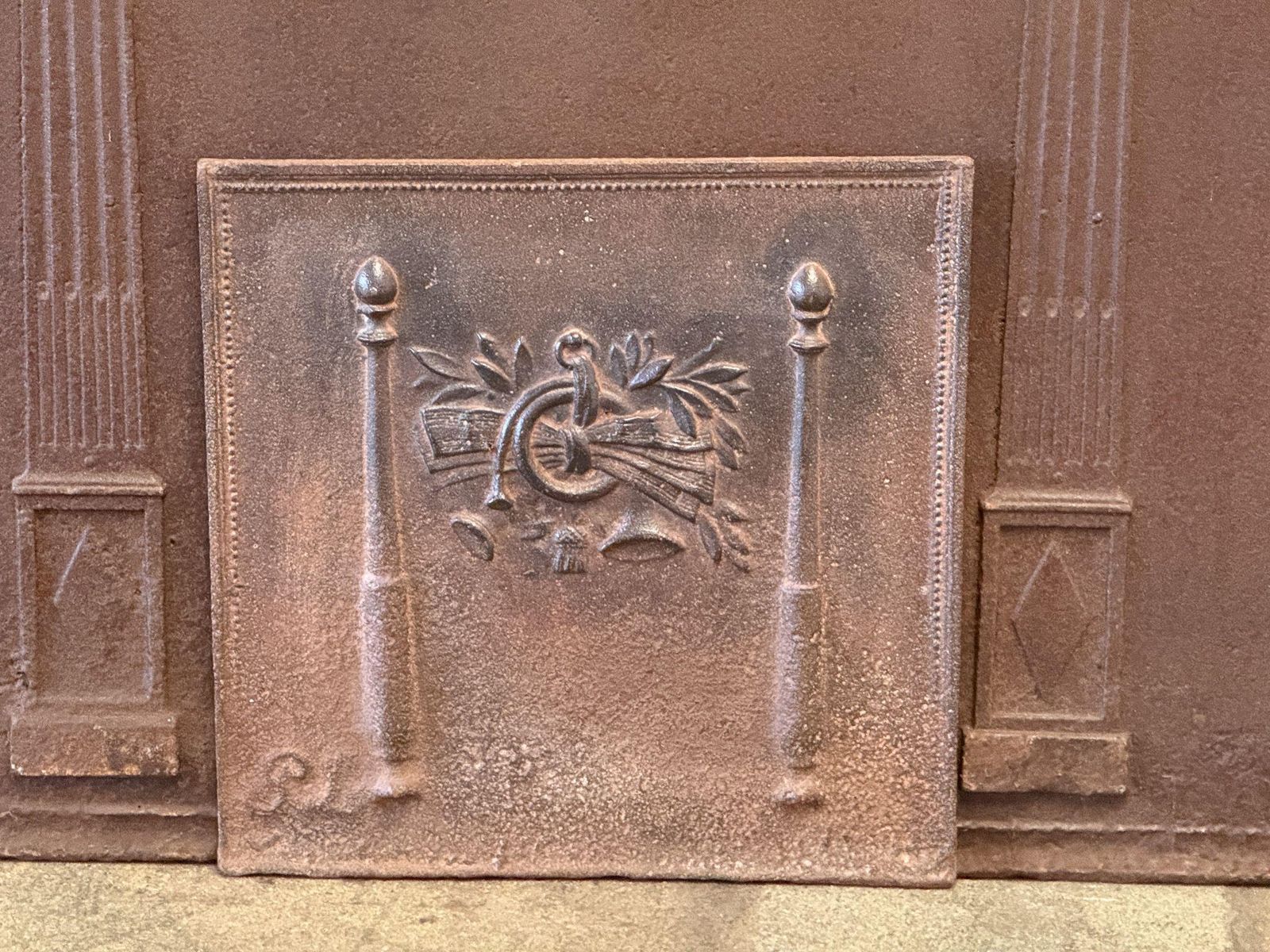 French Neoclassical Period Fireback / Backsplash, 18th   19th C. photo vinterior