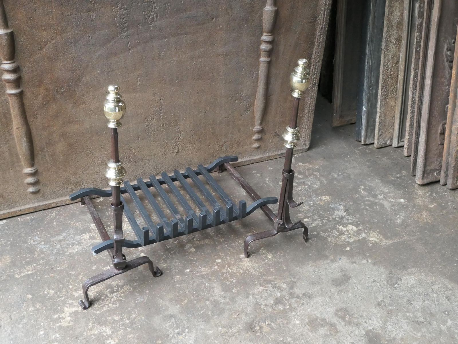 Antique French Louis XIV Period Fireplace Grate, 17th Century photo vinterior
